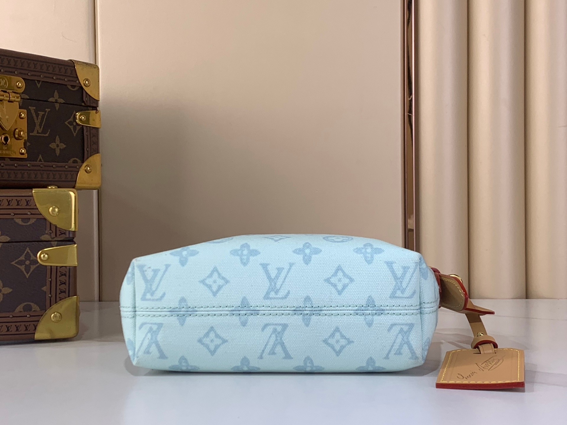 [TOP] Louis Vuitton LV Hills Pochette Handbag 18.5 x 11 x 6.5cm - Light Blue