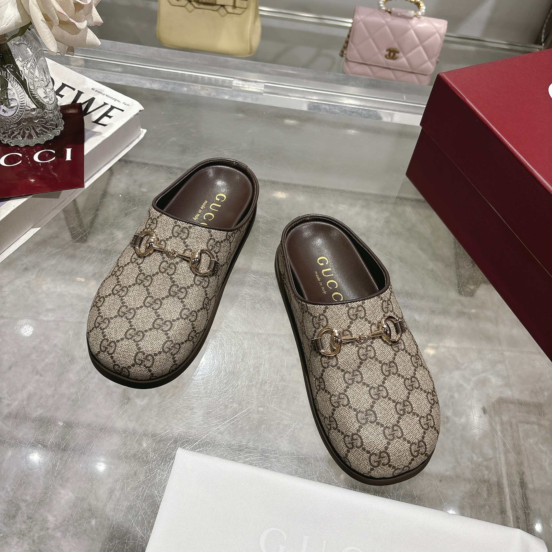 [TOP] GUCCI Slippers - Gray - 711 Luxury