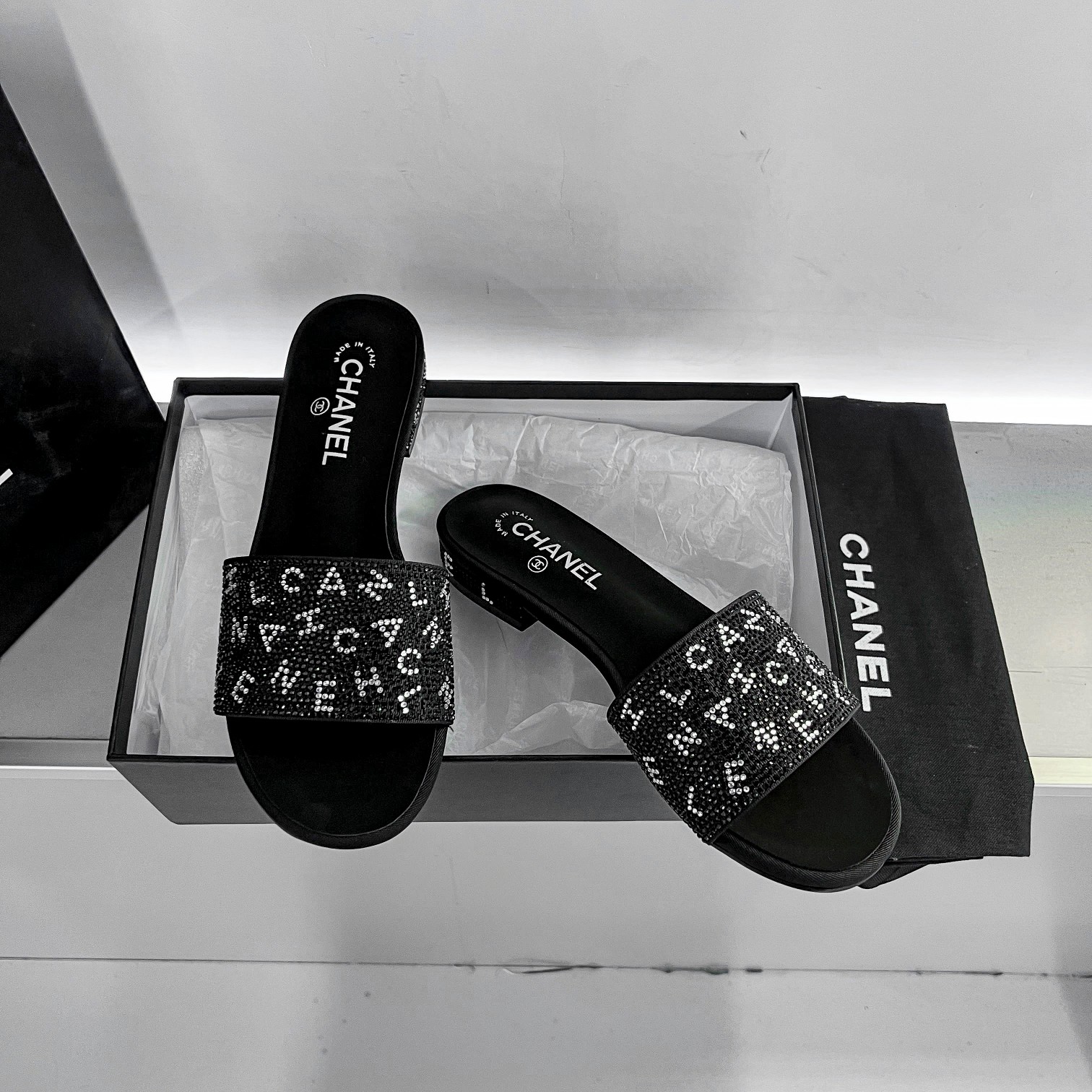 [TOP] CHANEL Sandal - Black