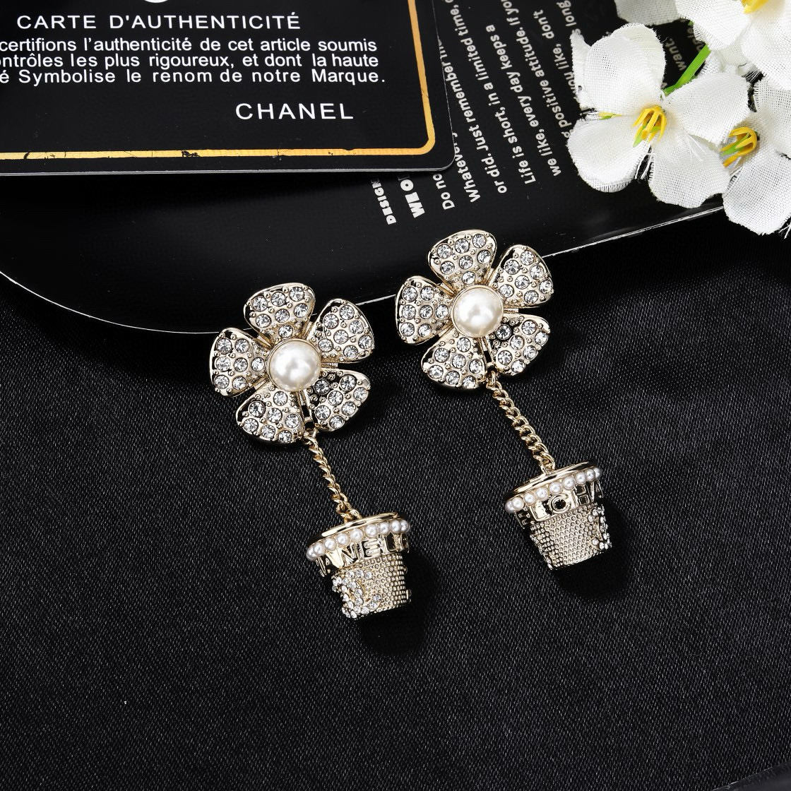 [TOP] CHANEL Flowerpot Earrings - Gold