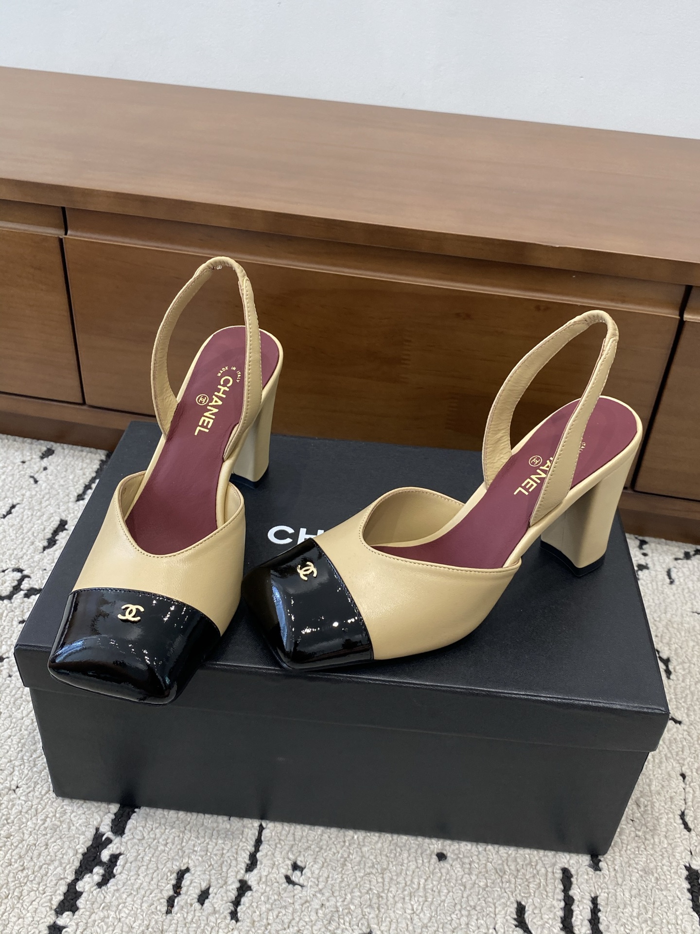 [TOP] CHANEL Mules - Apricot - 711 Luxury
