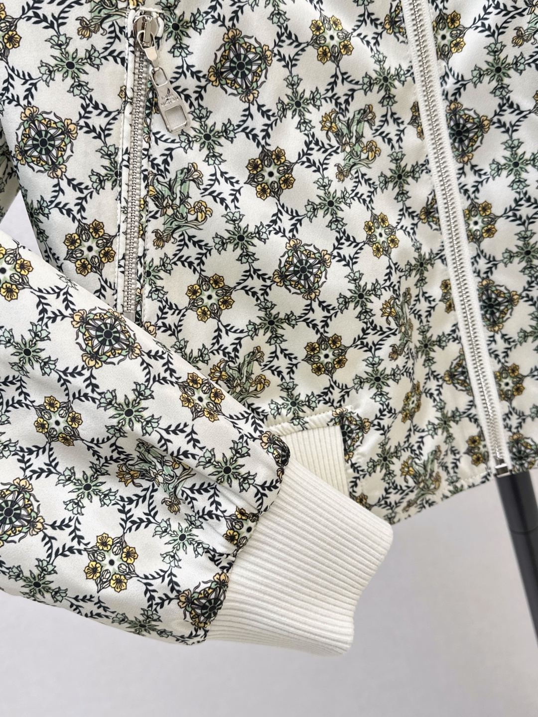 [TOP] Louis Vuitton LV Stand Collar Jacket - Brown