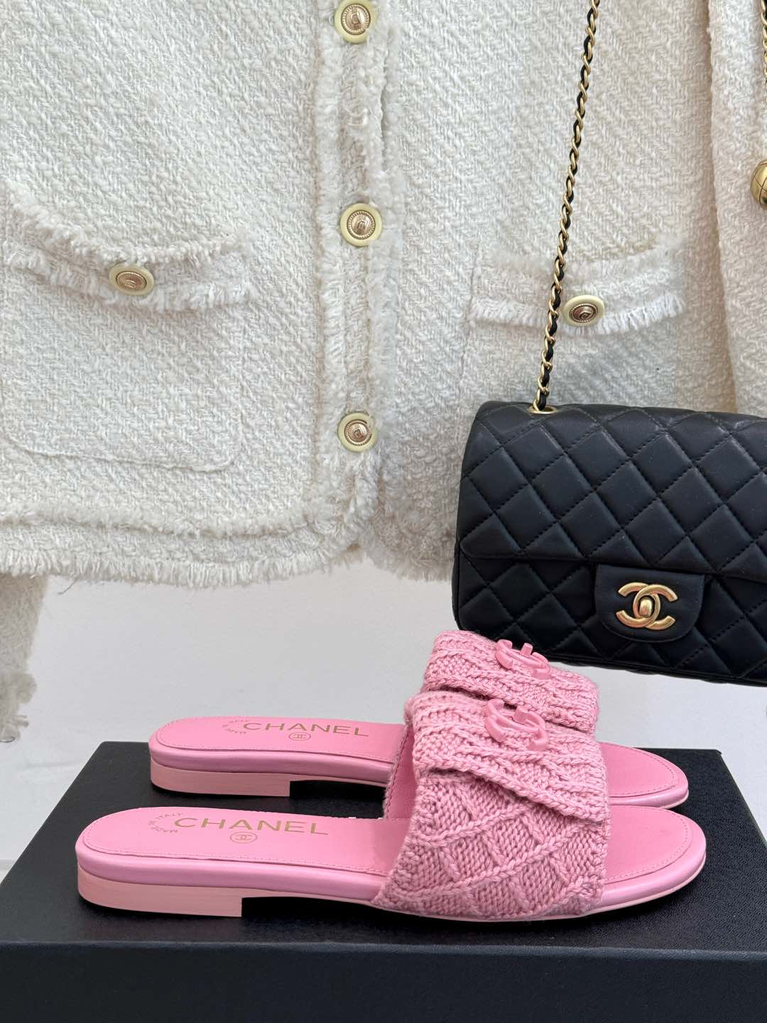 [TOP] CHANEL Flat Sandals - Pink
