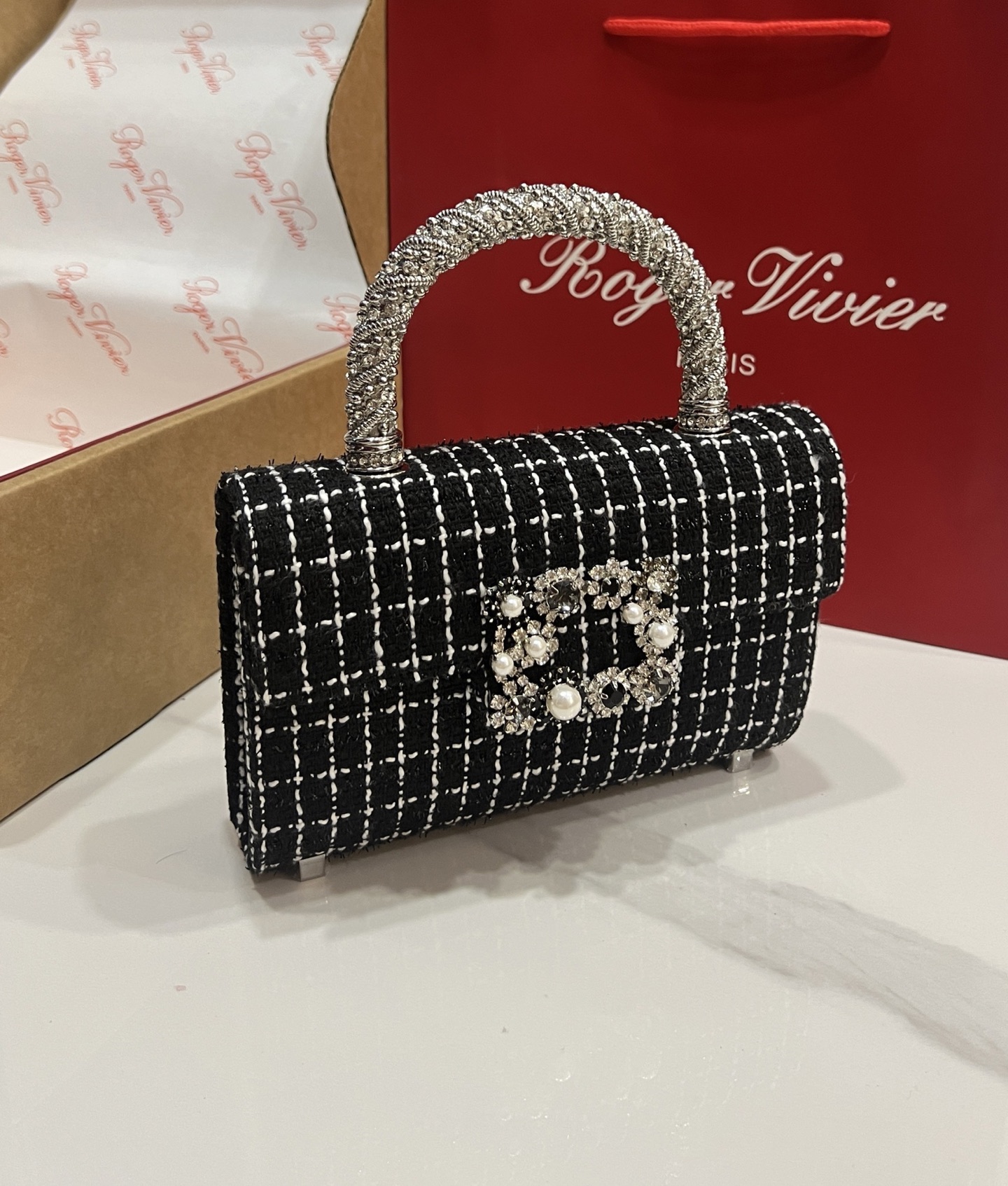 [TOP] ROGER VIVIER Diamond Bag 19-13-4 CM - Black - 711 Luxury