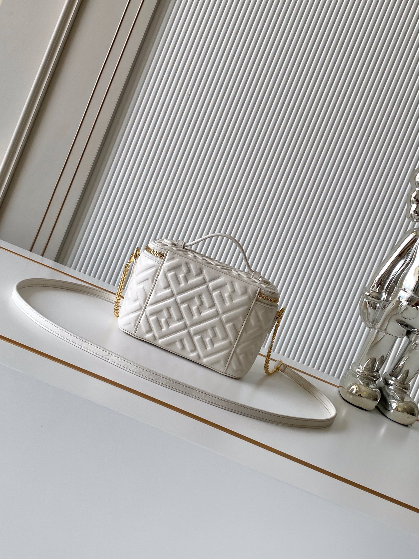 [TOP] FENDI Vanity Bag 16x8x11cm - White & GHW - 711 Luxury