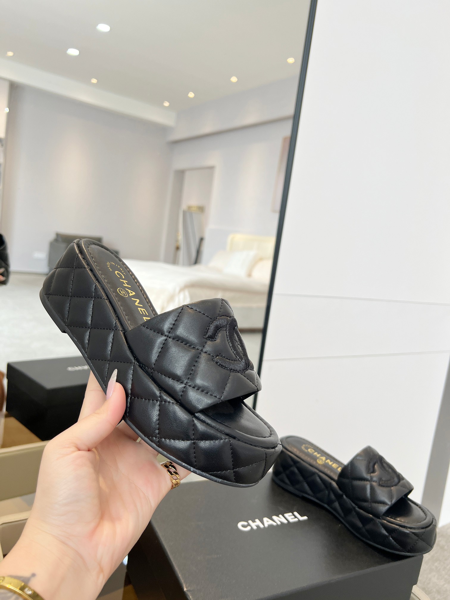 [TOP] CHANEL Lambskin Slippers - Black - 711 Luxury