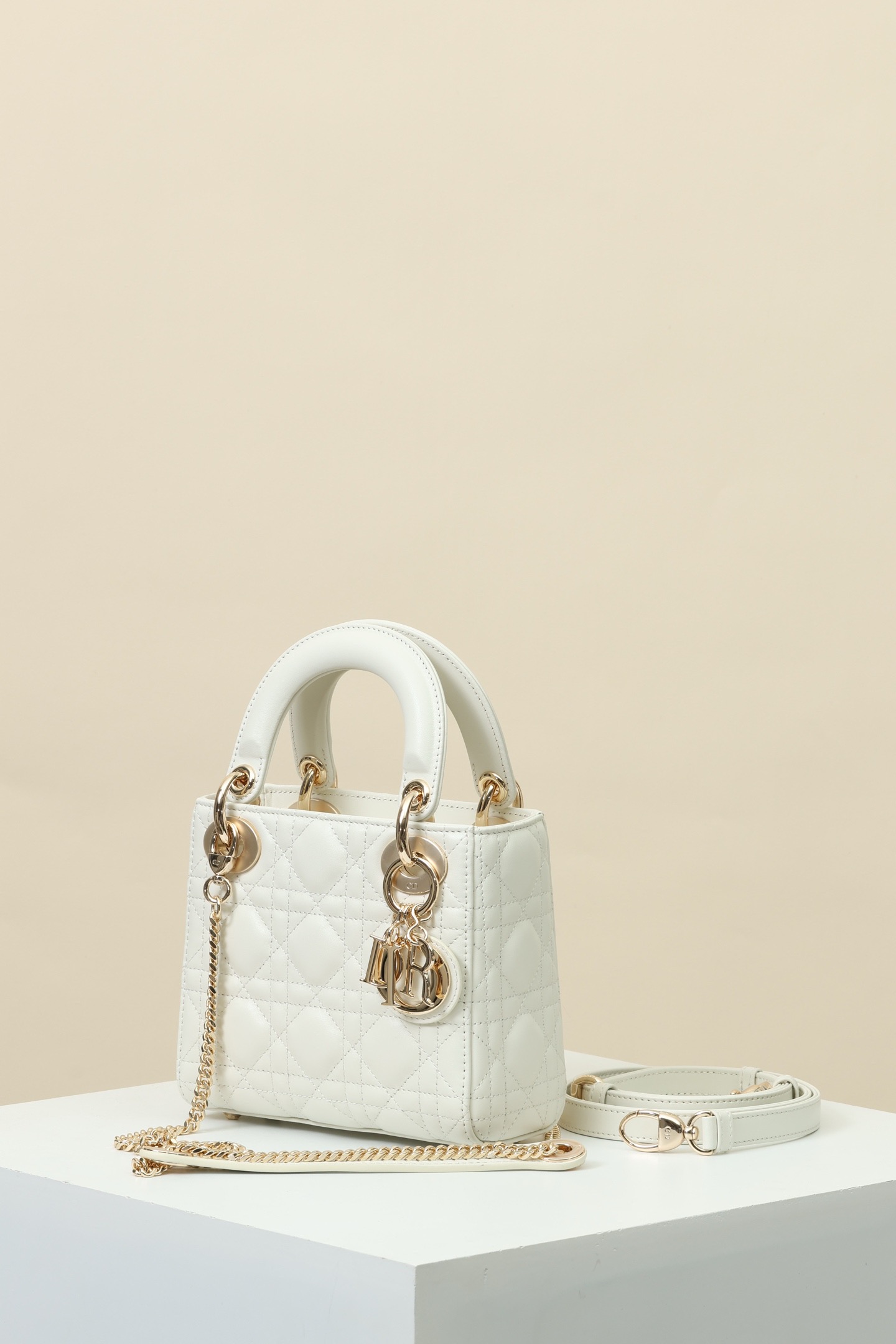 [TOP] Christian Dior Lady Dior Bag Lambskin 17x15x7cm - White - 711 Luxury