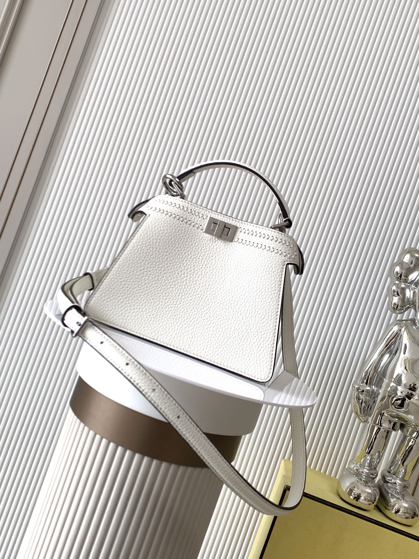 [TOP] FENDI Peekaboo ISeeU Bag Calfskin 20-11-15cm - White & SHW - 711 Luxury