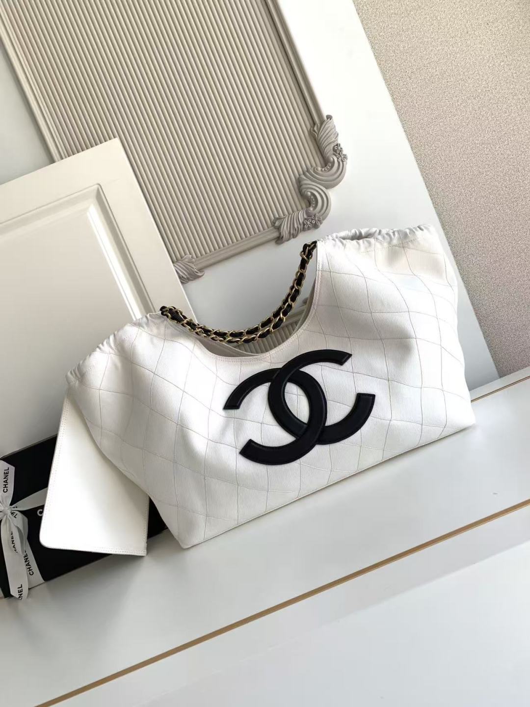[TOP] CHANEL Coco Beach Bag 20x43x17 cm - White - 711 Luxury