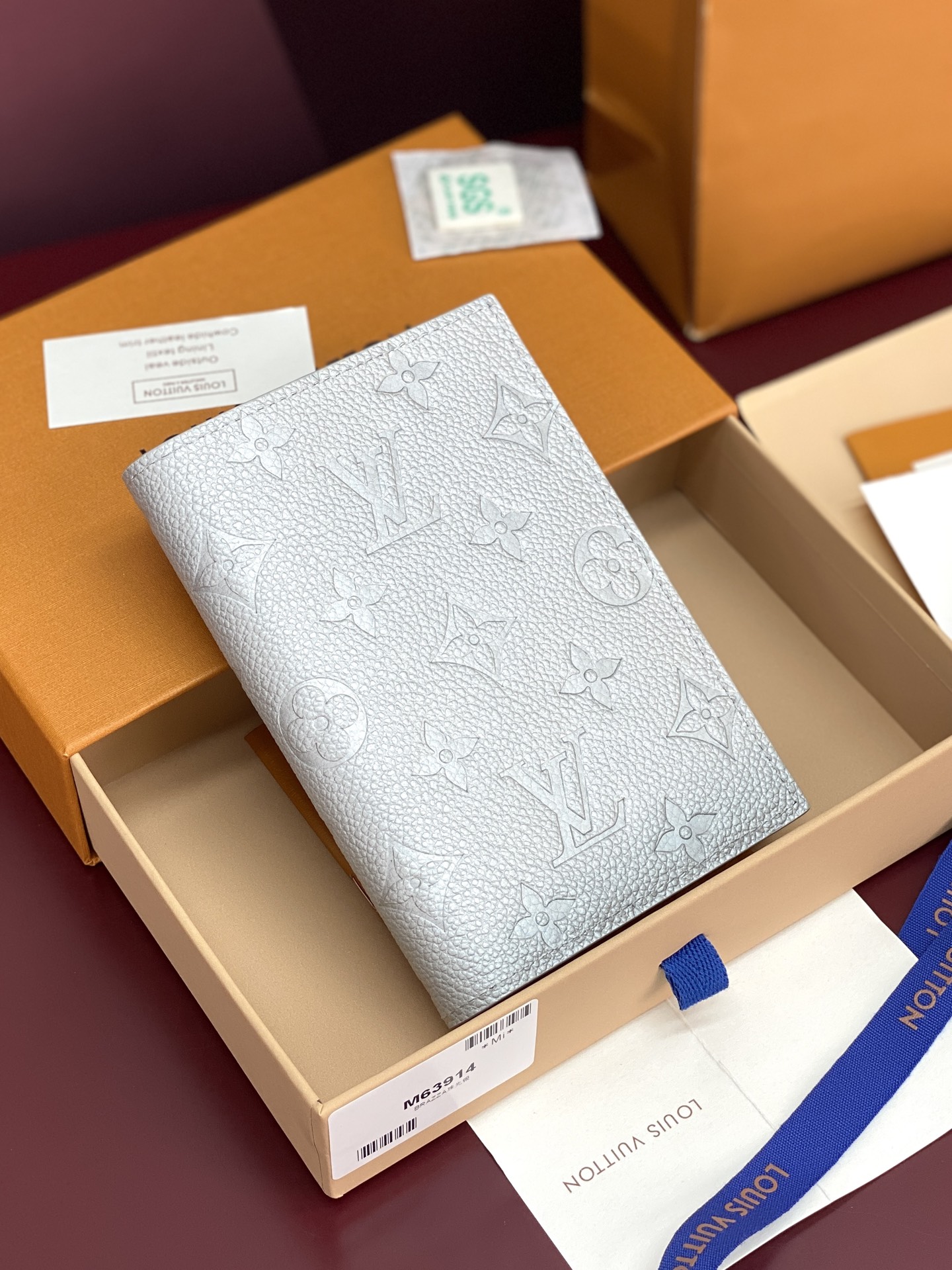 [TOP] Louis Vuitton LV Passport Holder 14x2.5x10cm - Pearl Silver