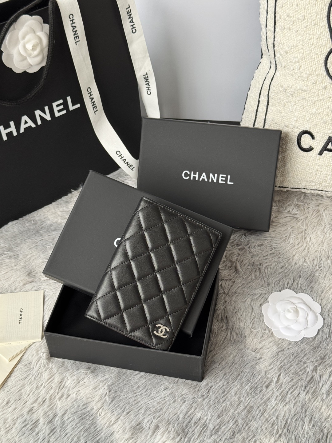 [TOP] CHANEL Passport Holder Lambskin 14.5x10.5x2cm - Black - 711 Luxury
