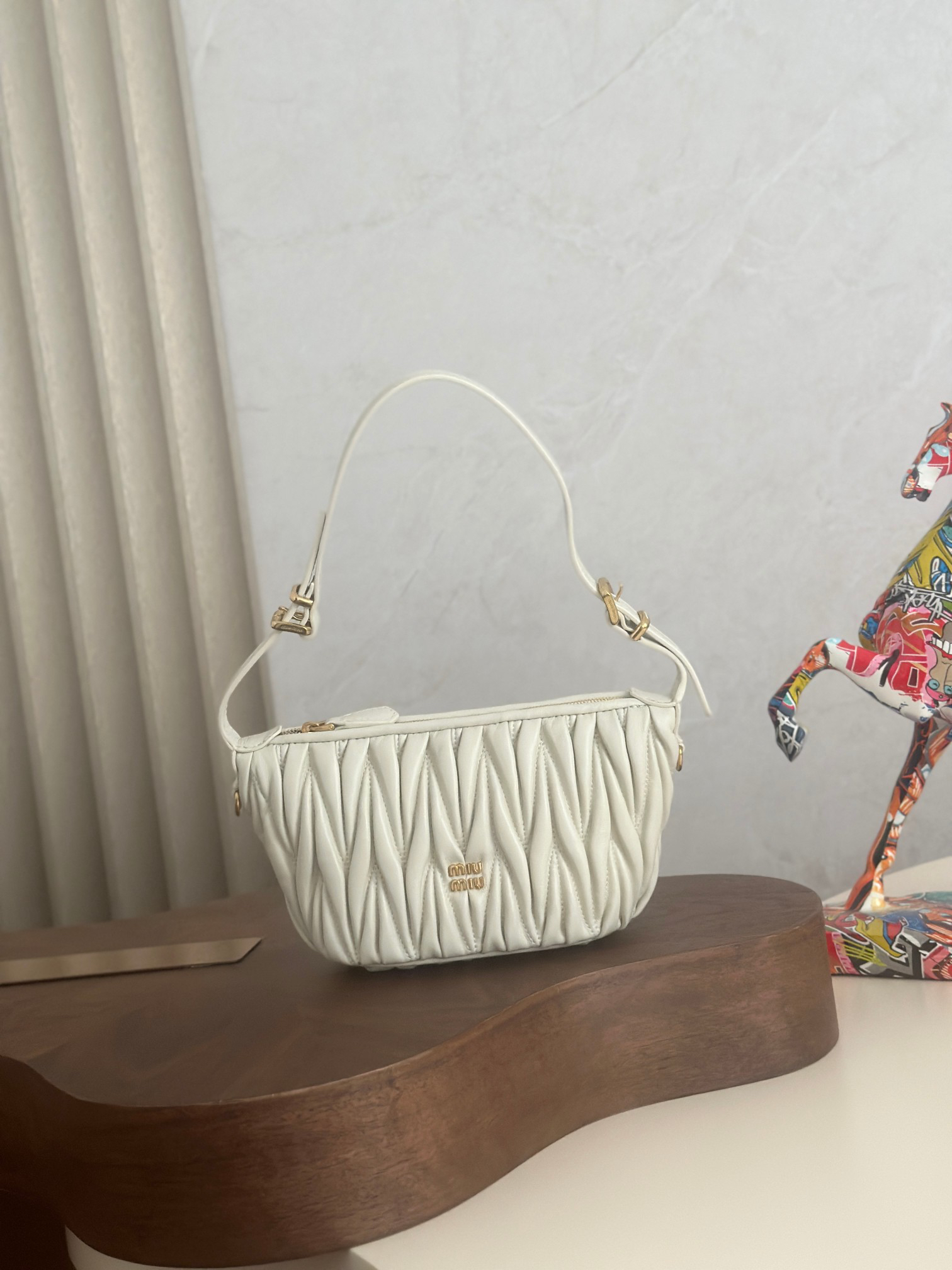 [TOP] Miu Miu Matelasse Mini Bag 15x8.5x8cm - White - 711 Luxury