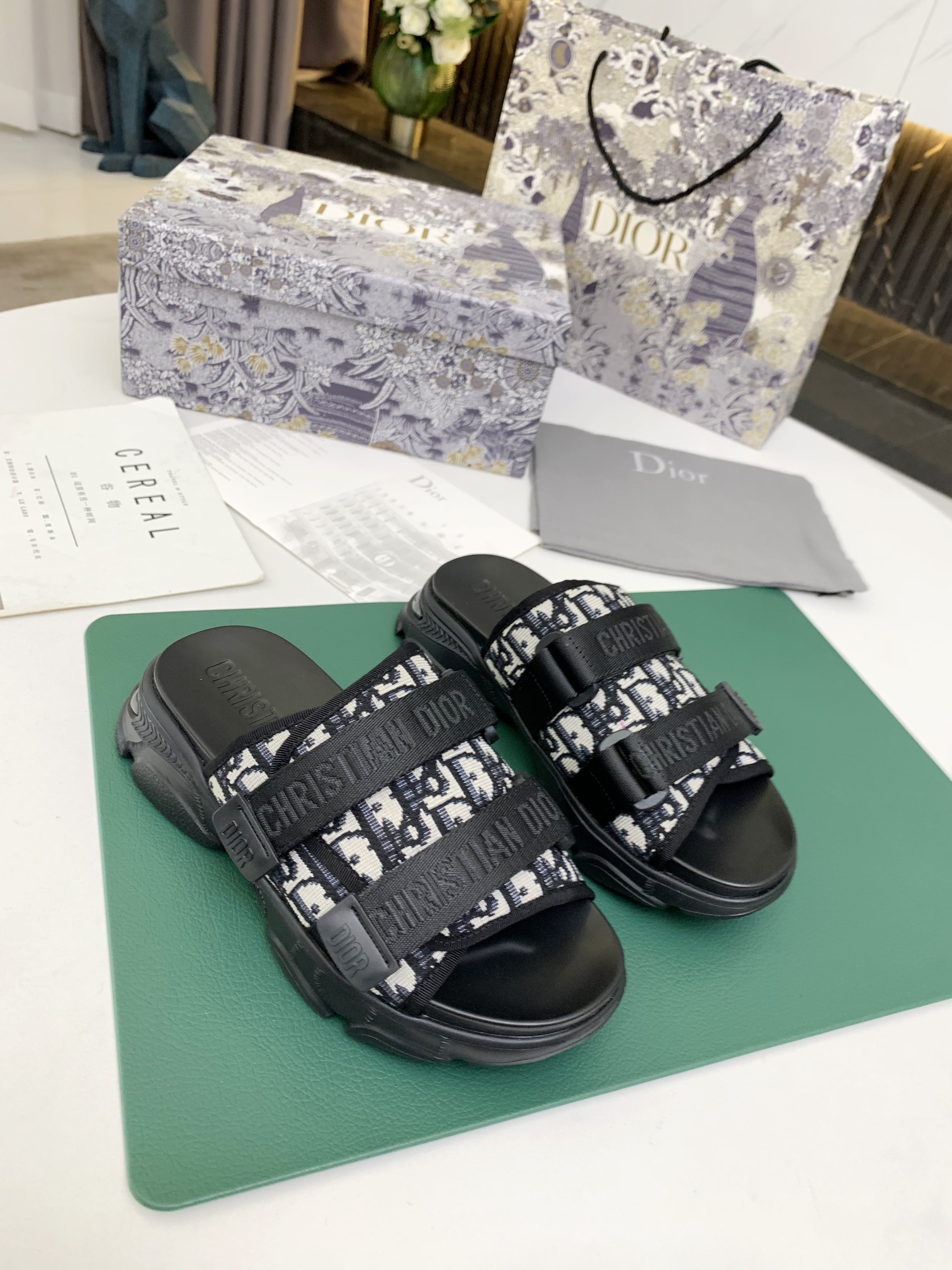 [TOP] Christian Dior Slippers - Black - 711 Luxury