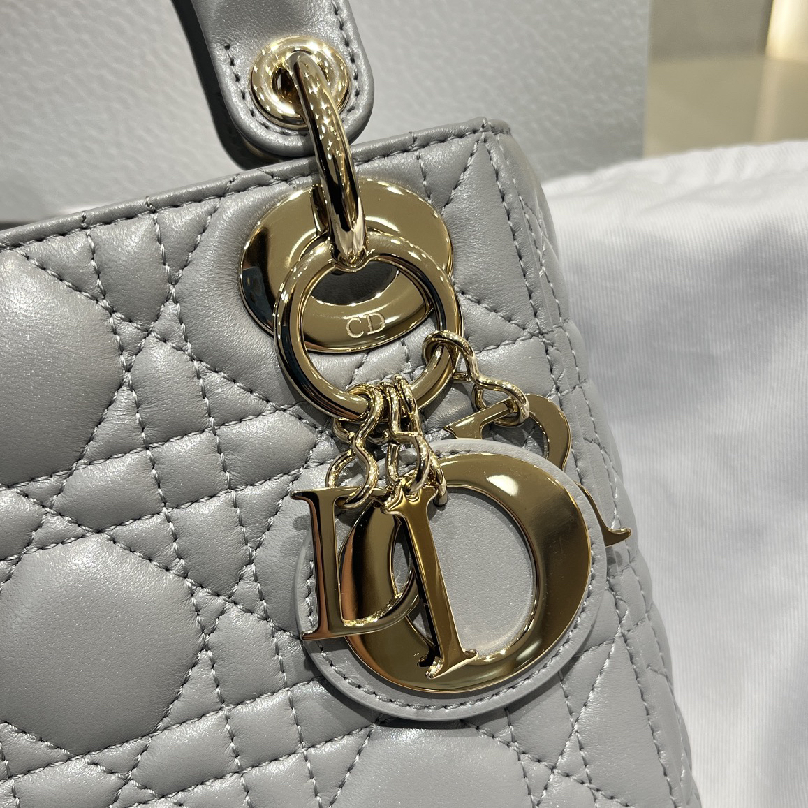 [TOP] Christian Dior Lady Dior Bag Lambskin 17x15x7cm - Gray - 711 Luxury