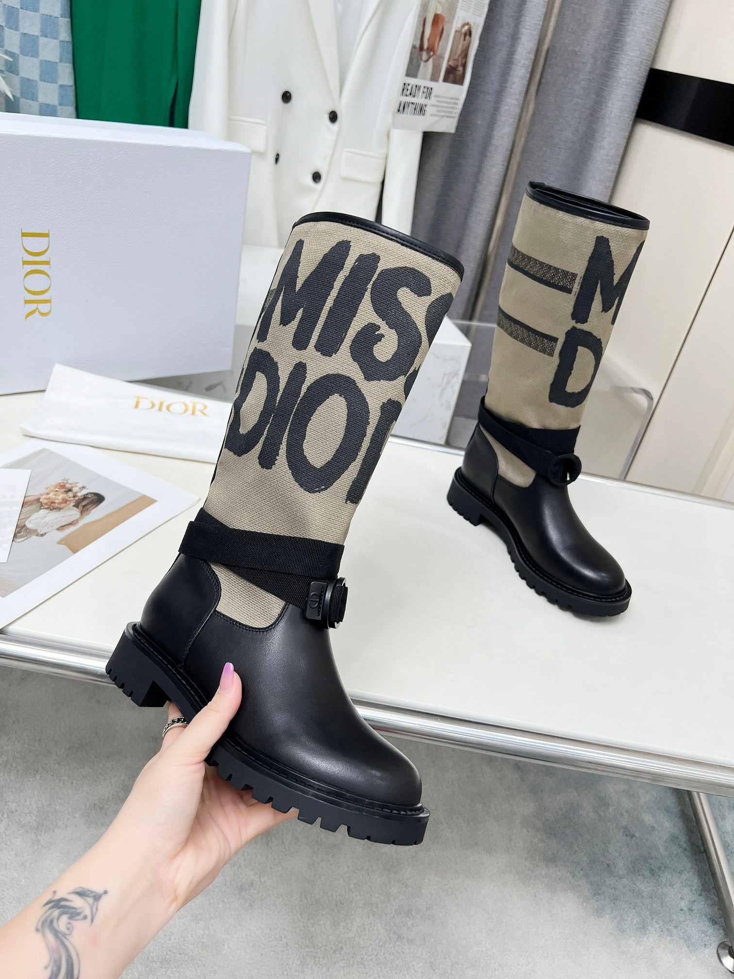 [TOP] Christian Dior Cowhide Boots - Khaki - 711 Luxury