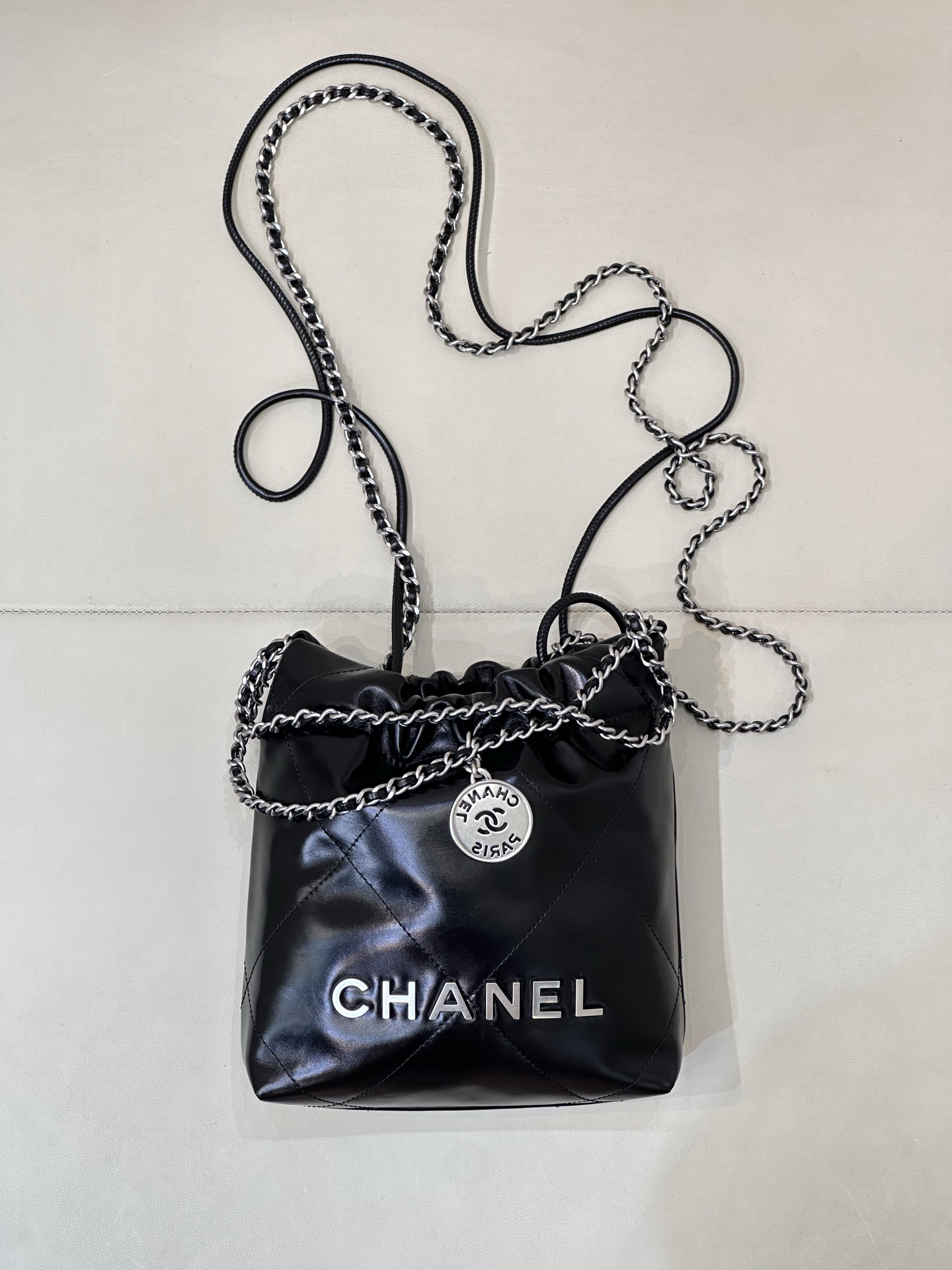 [TOP] CHANEL 22 Bag 20x22x6.5cm - Black & SHW - 711 Luxury