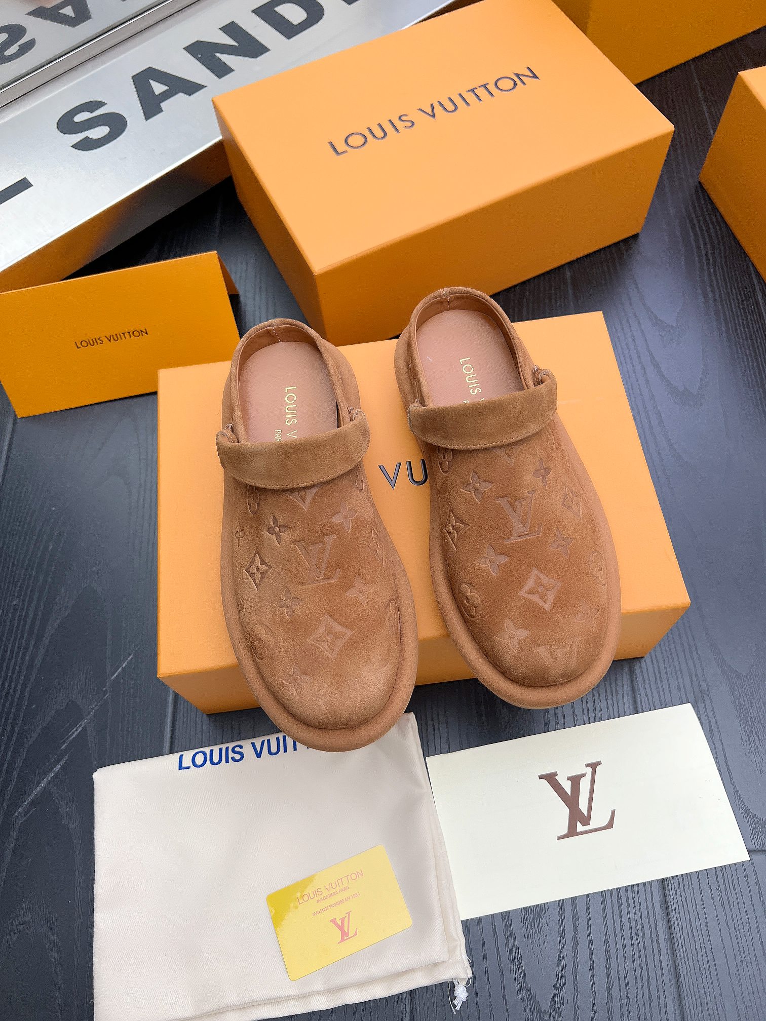 [TOP] Louis Vuitton LV Slippers - Brown - 711 Luxury