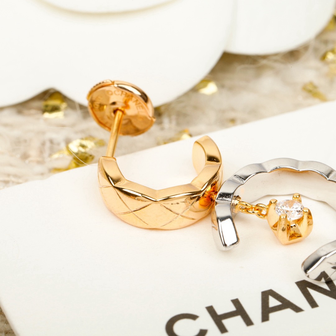 [TOP] CHANEL Earrings - Gold