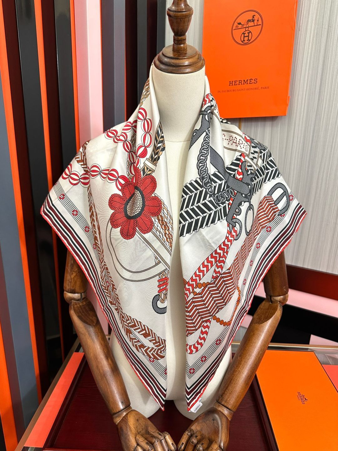 [TOP] HERMES Scarf 90x90cm - Red and Beige - 711 Luxury