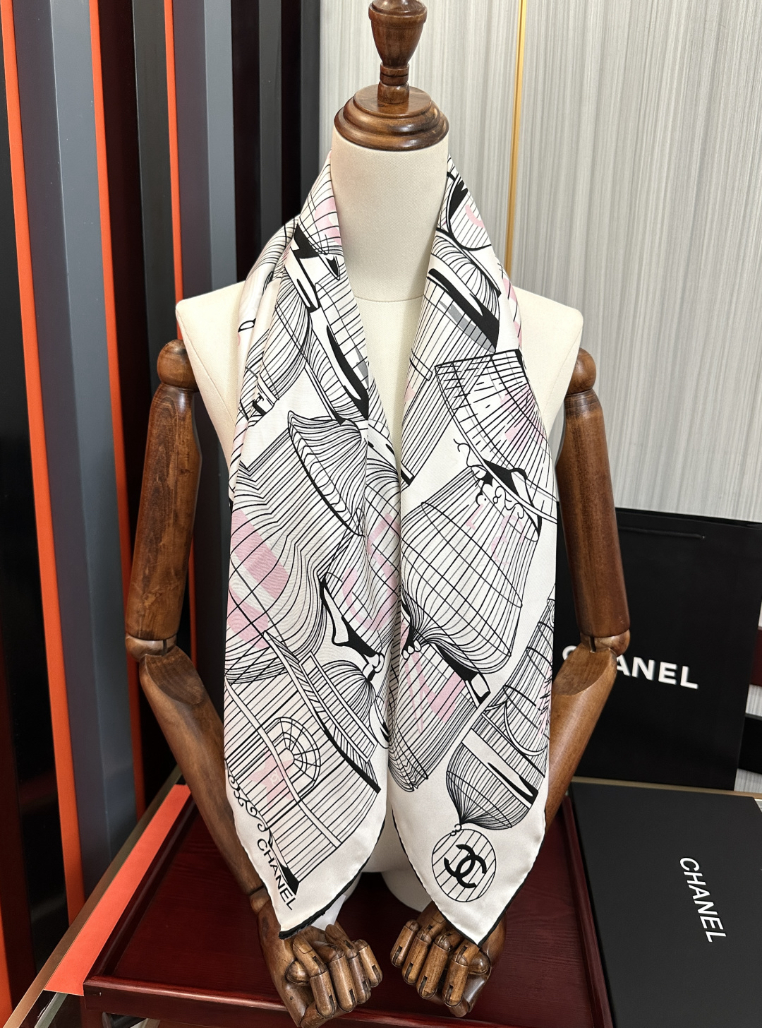 [TOP] CHANEL Scarf  90x90cm - White - 711 Luxury