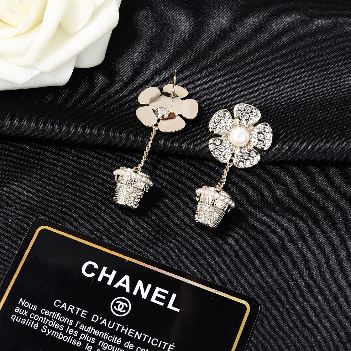 [TOP] CHANEL Flowerpot Earrings - Gold