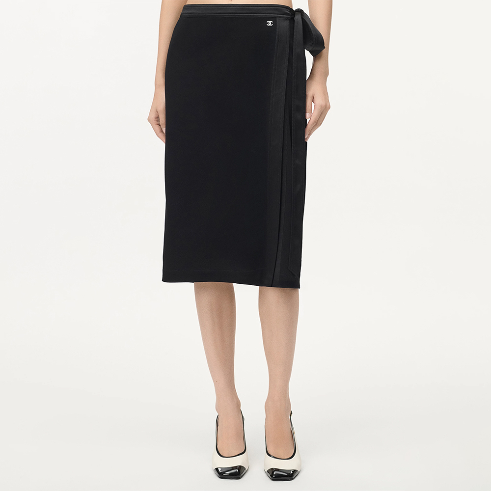 Chanel black Clothing CHANEL Midi Skirt Mixed Fibers Black #395880 | Nigo Office
