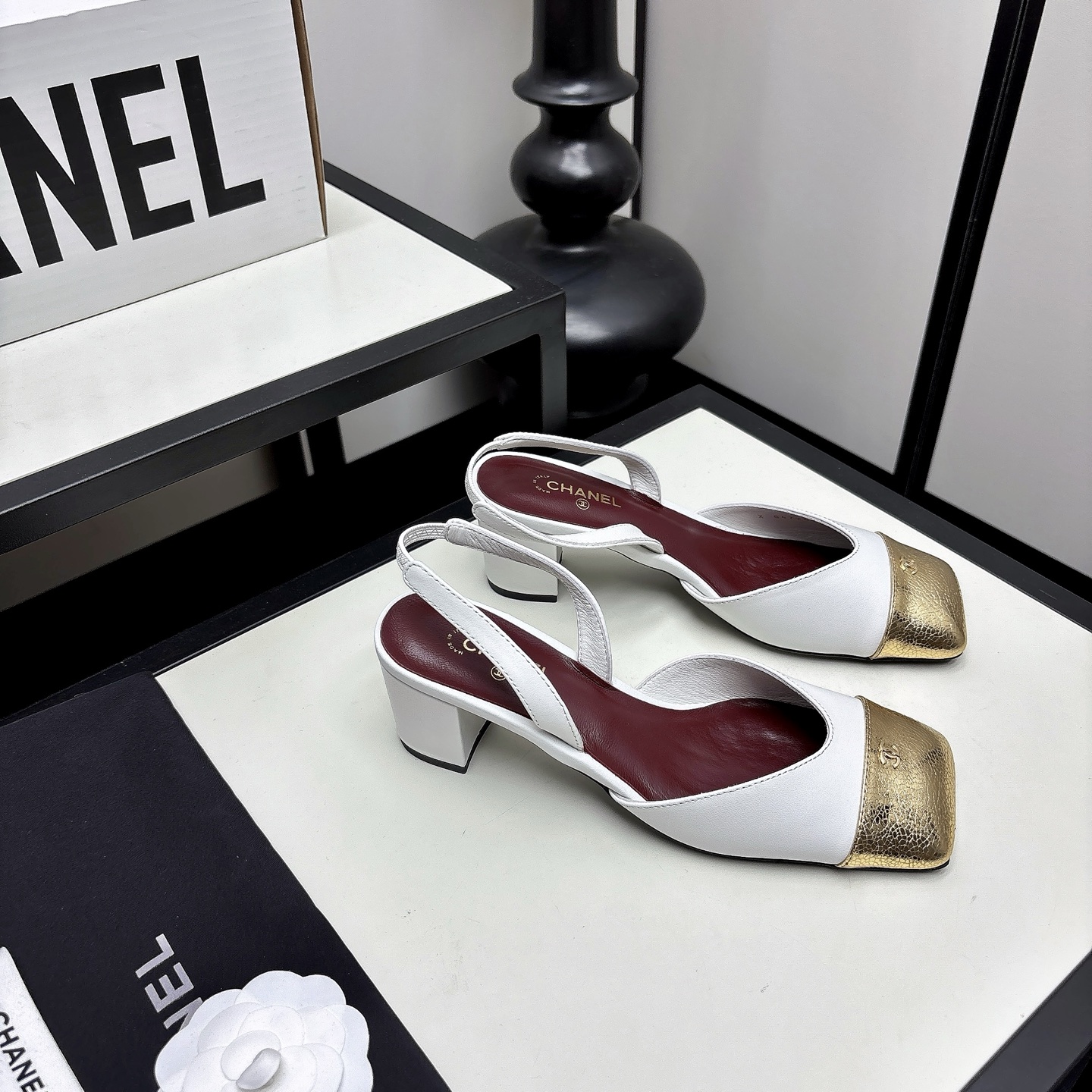 [TOP] CHANEL Mules - White - 711 Luxury
