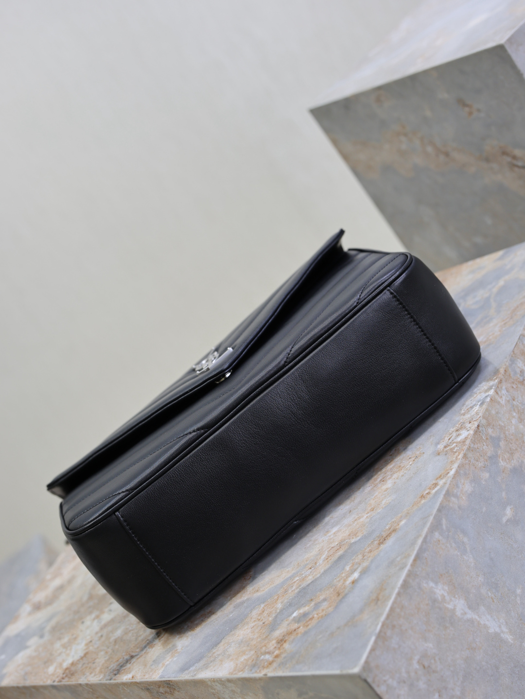 [TOP] Yves Saint Laurent YSL LouLou Bag 32x22x10cm - Black with SHW