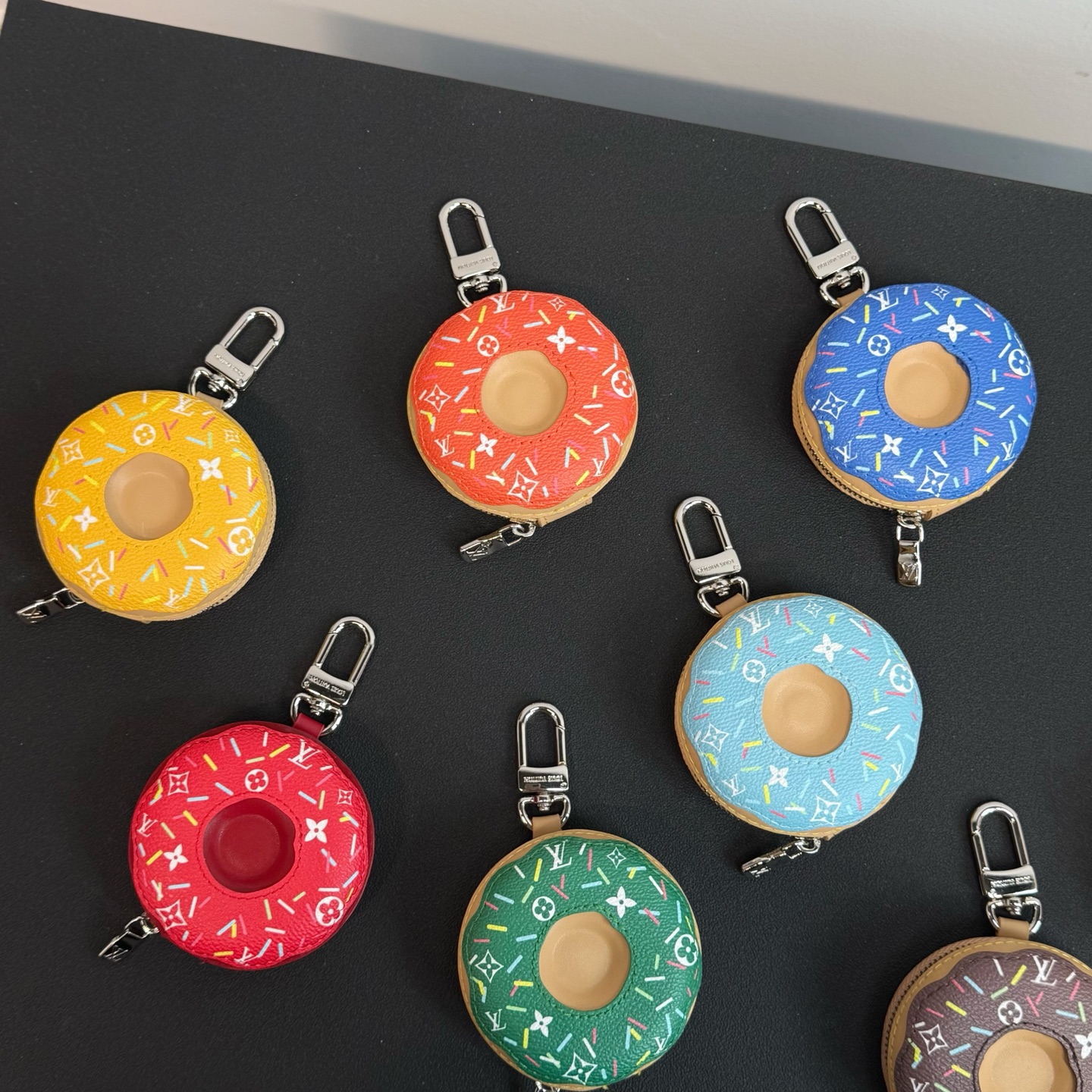[TOP] Louis Vuitton LV Mini Donut Pendant - 9 Colors