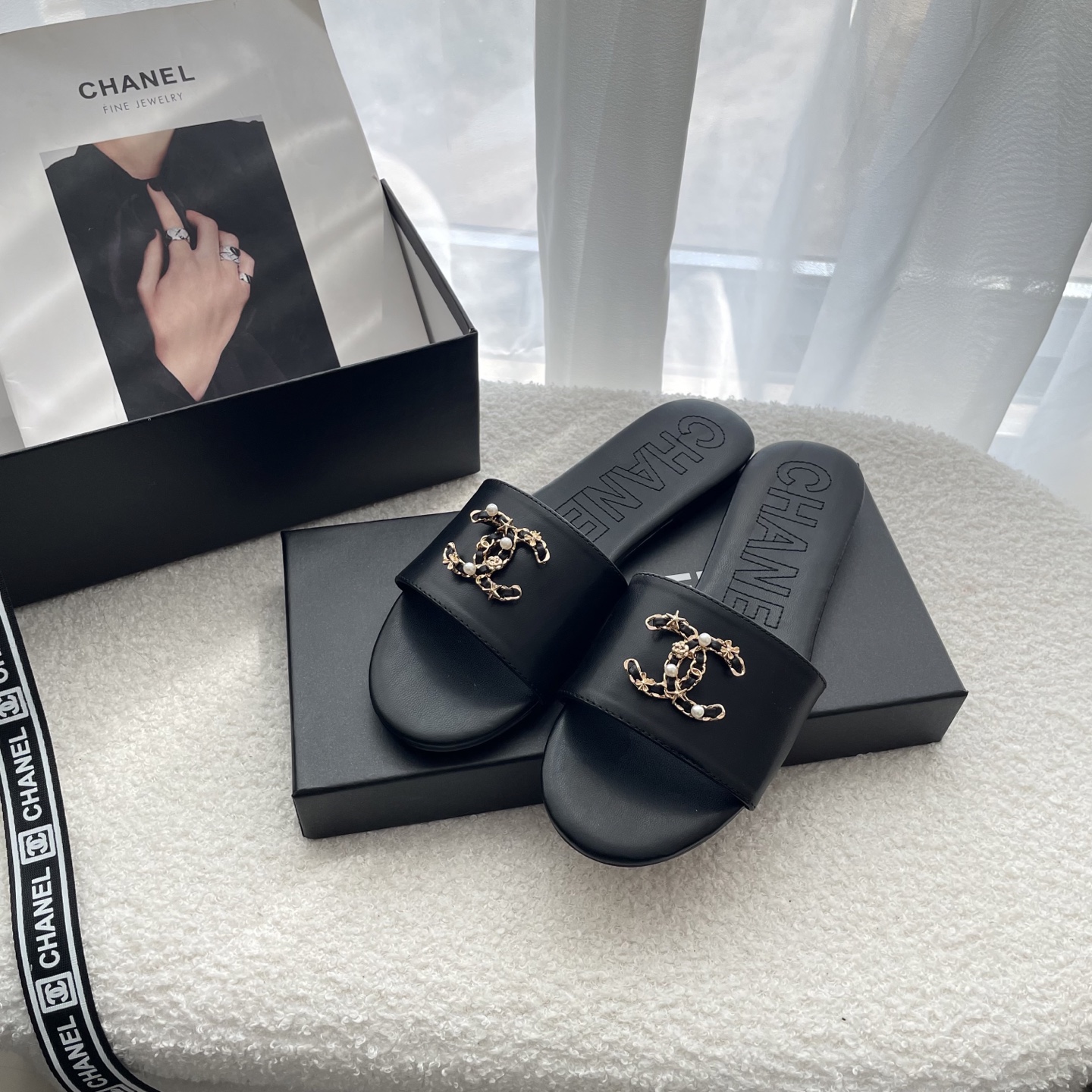 [TOP] CHANEL Flat Sandals - Black