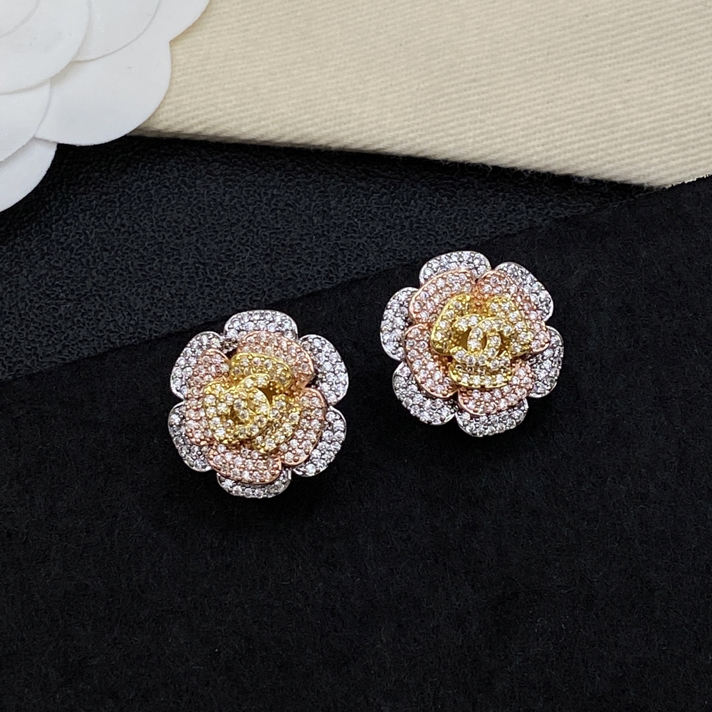[TOP] CHANEL Earrings - Silver and Gold - 711 Luxury