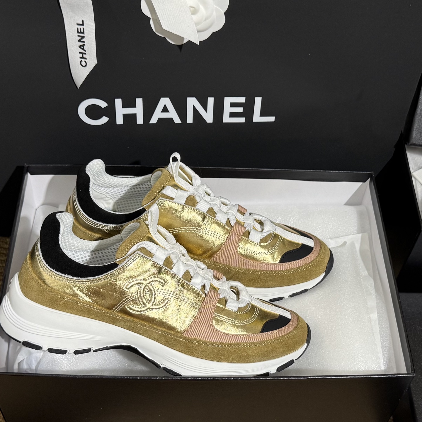 [TOP] CHANEL Sneakers - Gold - 711 Luxury