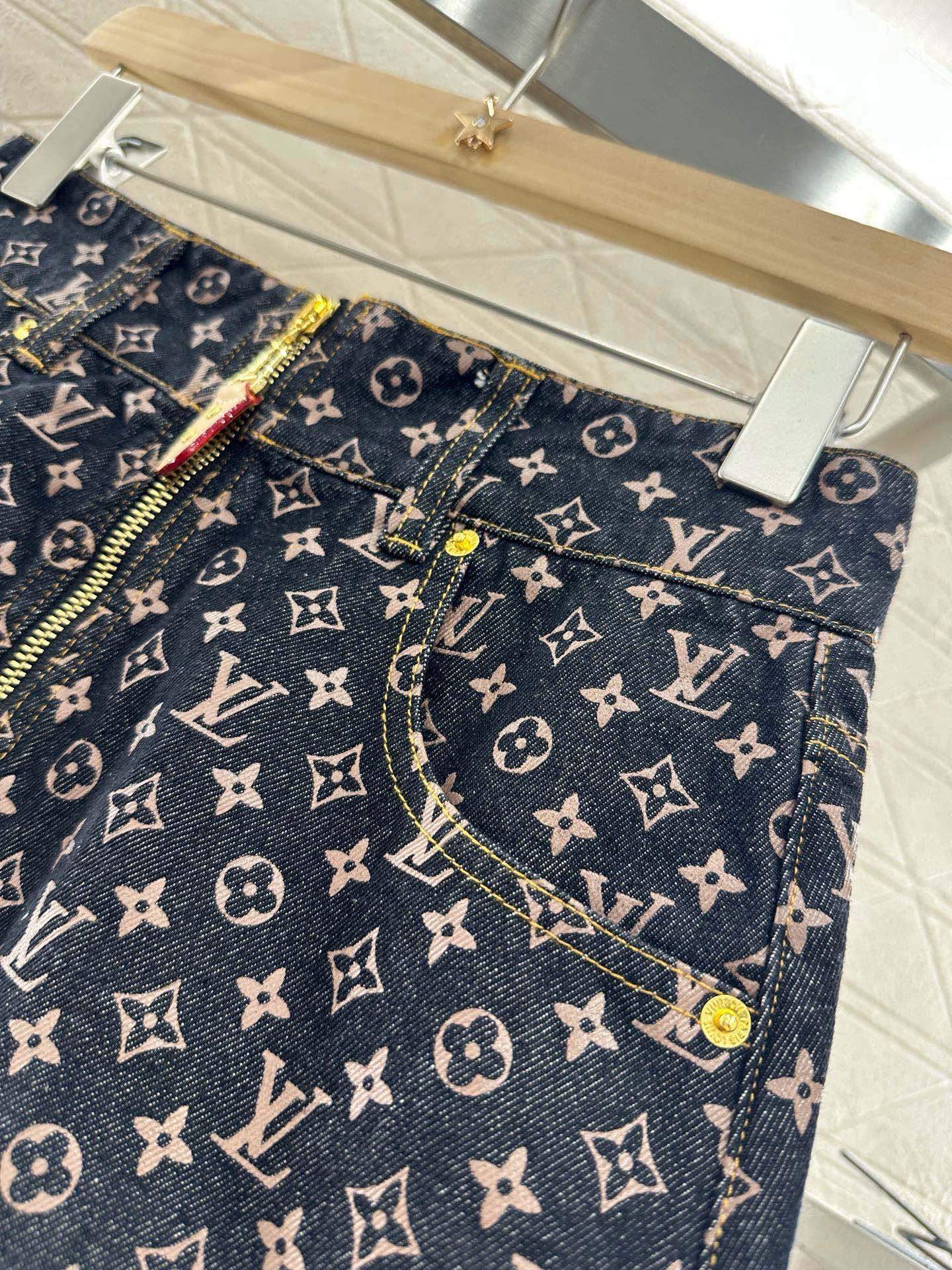 [TOP] Louis Vuitton LV Denim Skirt - Black