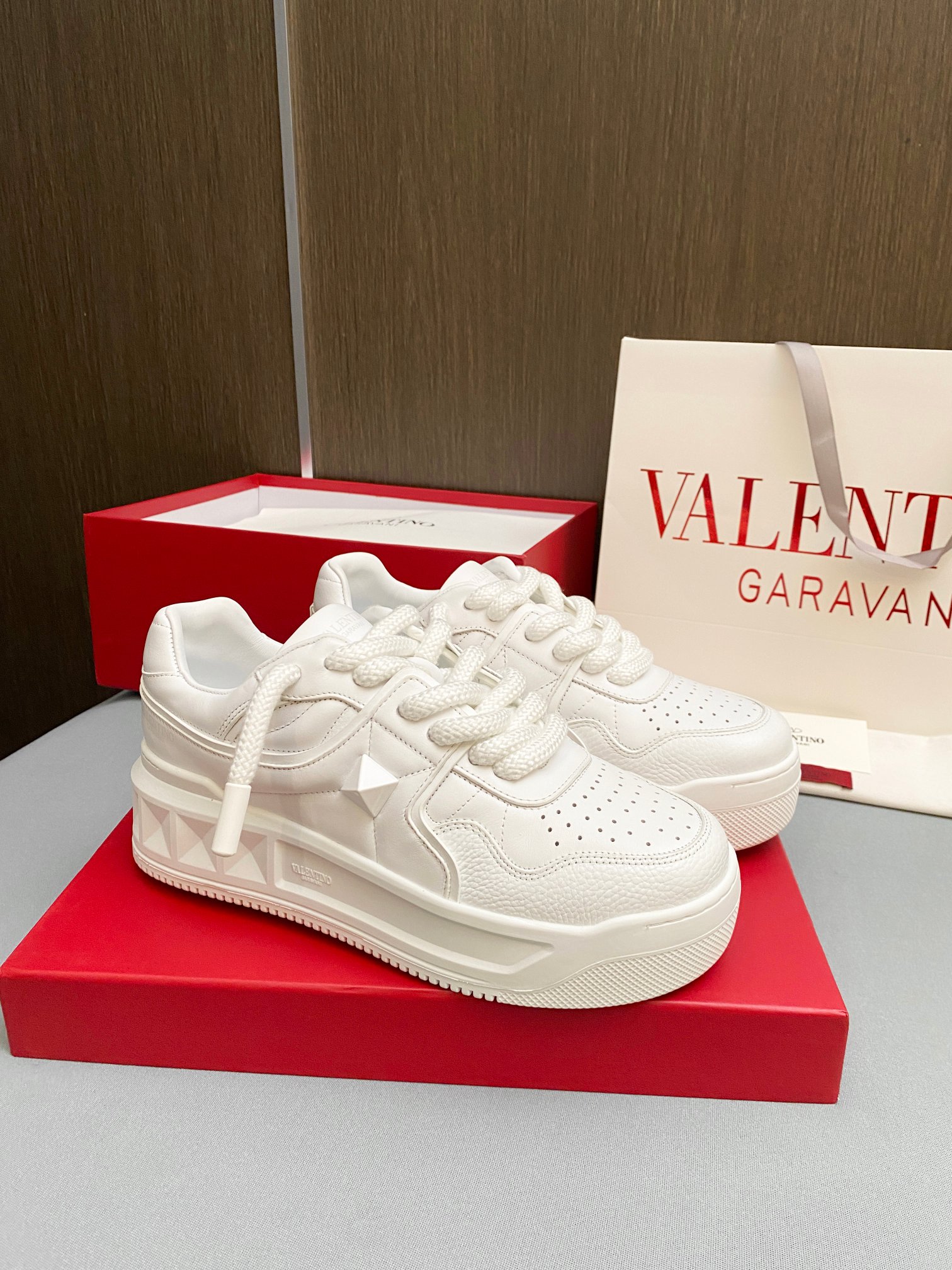 [TOP] VALENTINO Casual Shoes - White - 711 Luxury