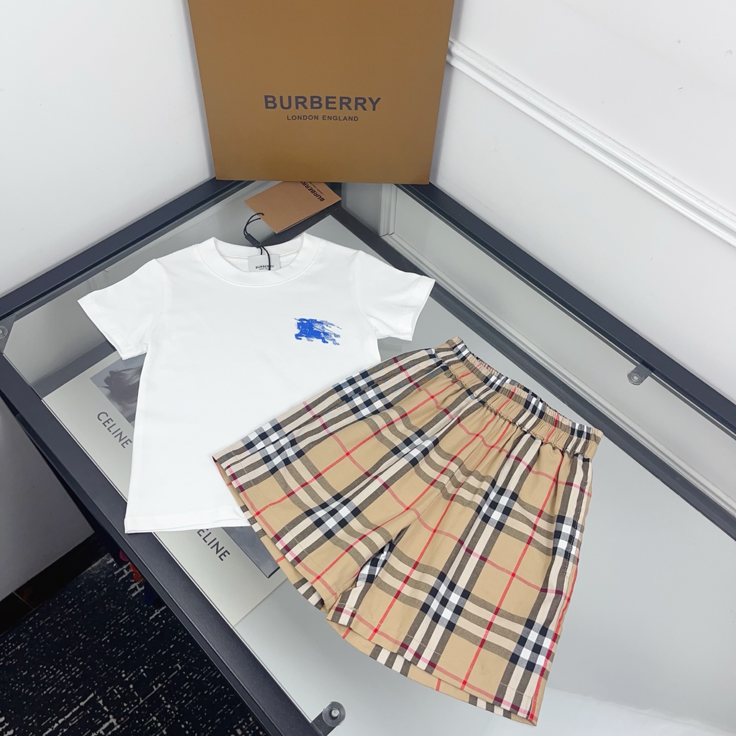 Burberry Unisex Kids White Blue Equestrian Knight Print Cotton T-Shirt & Vintage Check Elastic Waist Shorts 2 Piece Matching Set Boys Girls Sizes 90-150