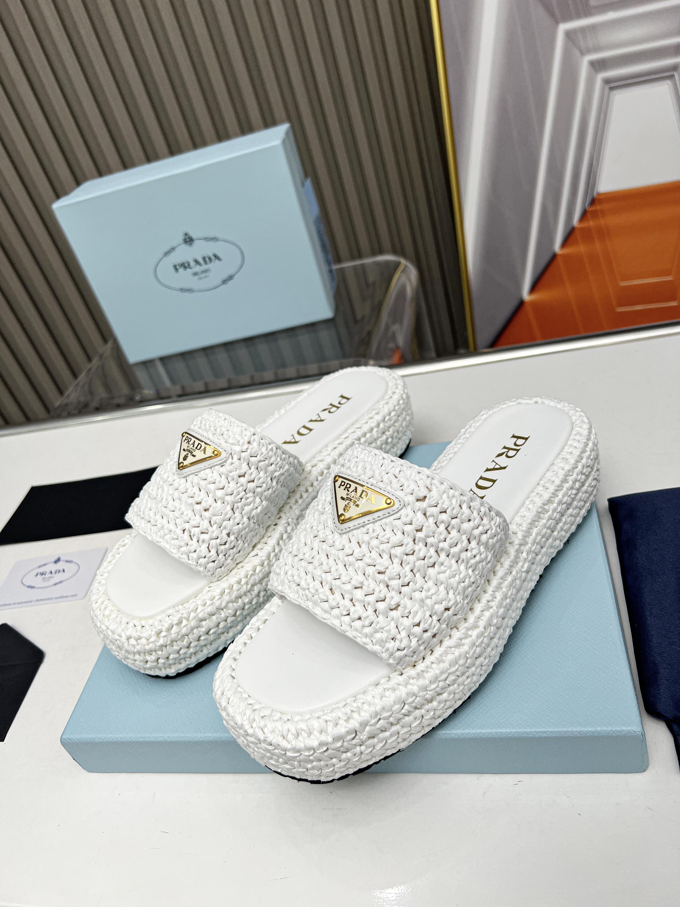 [TOP] PRADA  Platform Sandals - White