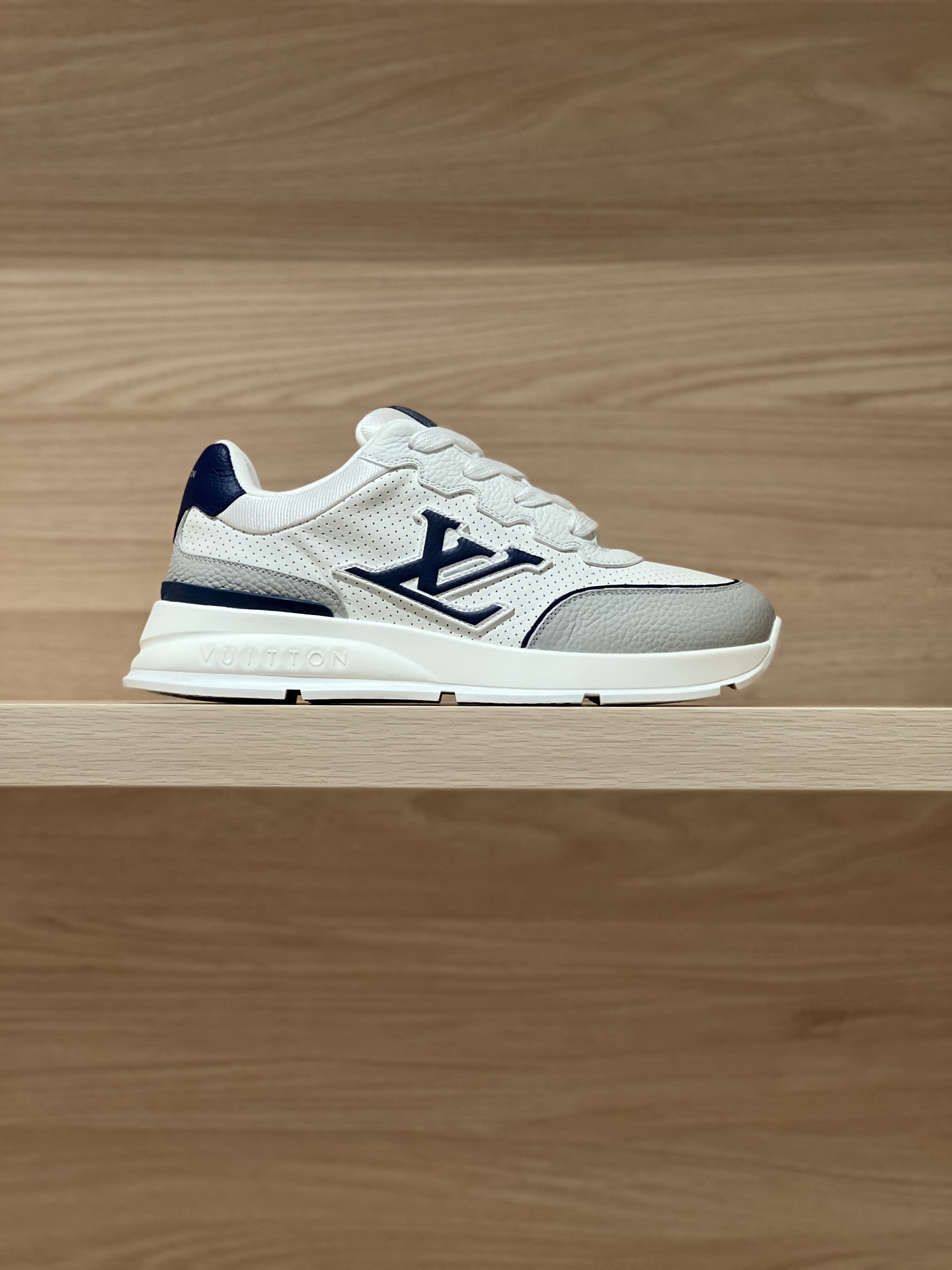 Louis Vuitton Shoes LOUIS VUITTON LV Classic Sneaker#387875 View 2 | Nigo Office