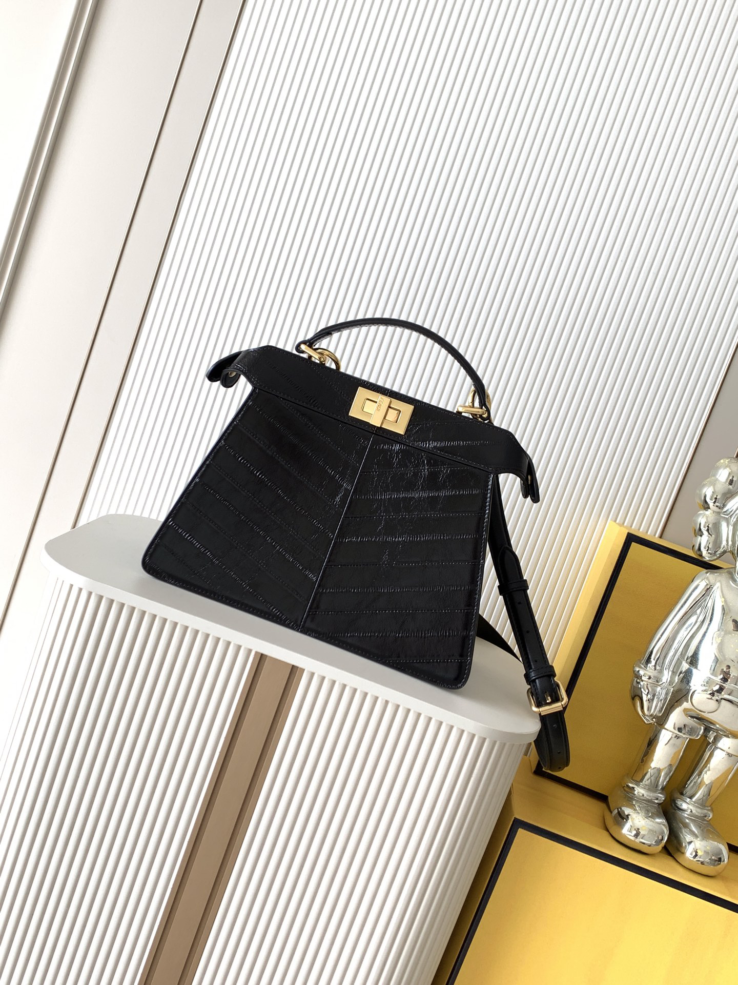 [TOP] FENDI Peekaboo ISeeU Bag 27x11x20cm - Black - 711 Luxury