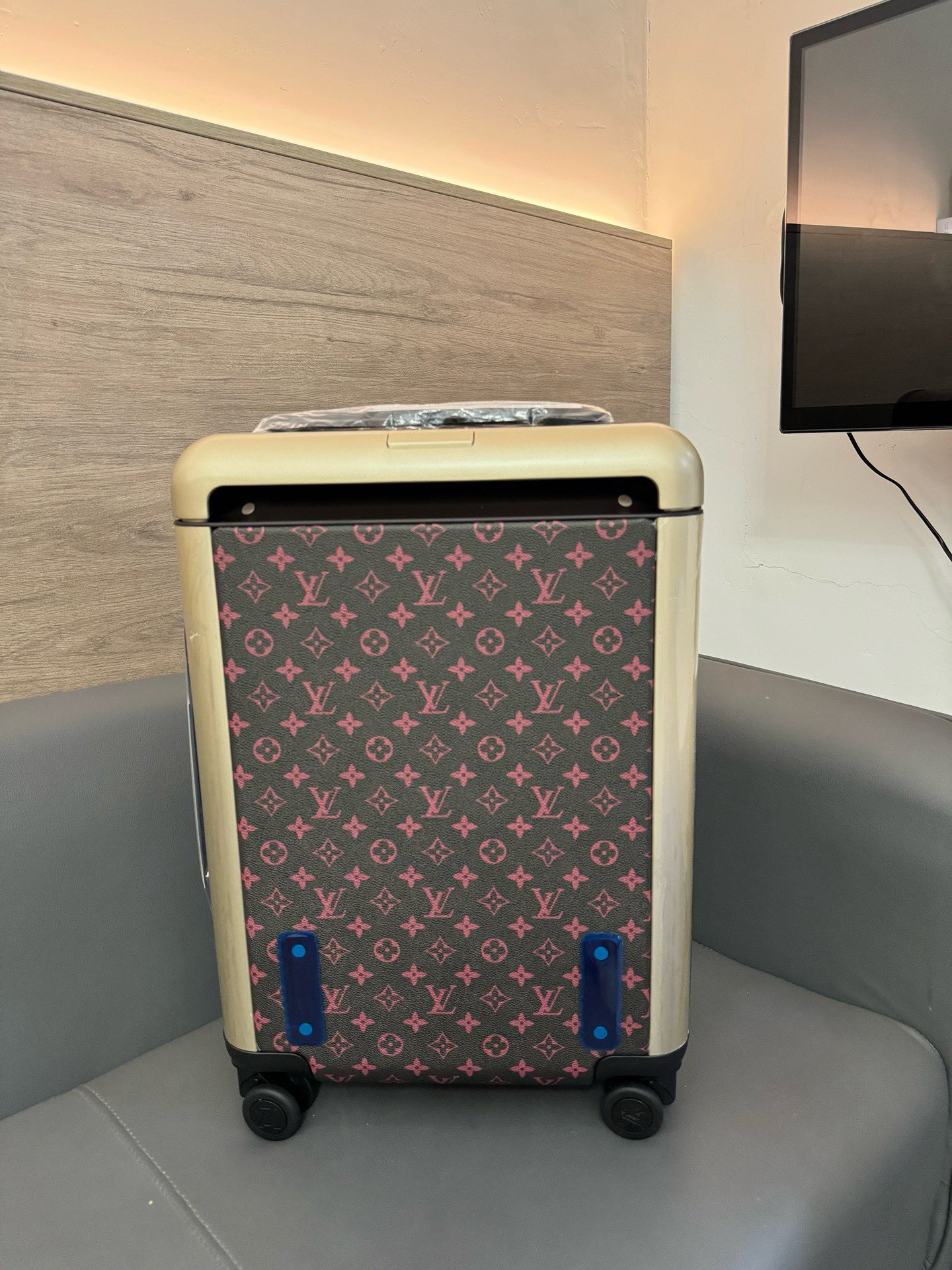 [TOP] Louis Vuitton LV Rolling Luggage Horizon 38.0 x 55.0 x 21.0 cm - Black - 711 Luxury