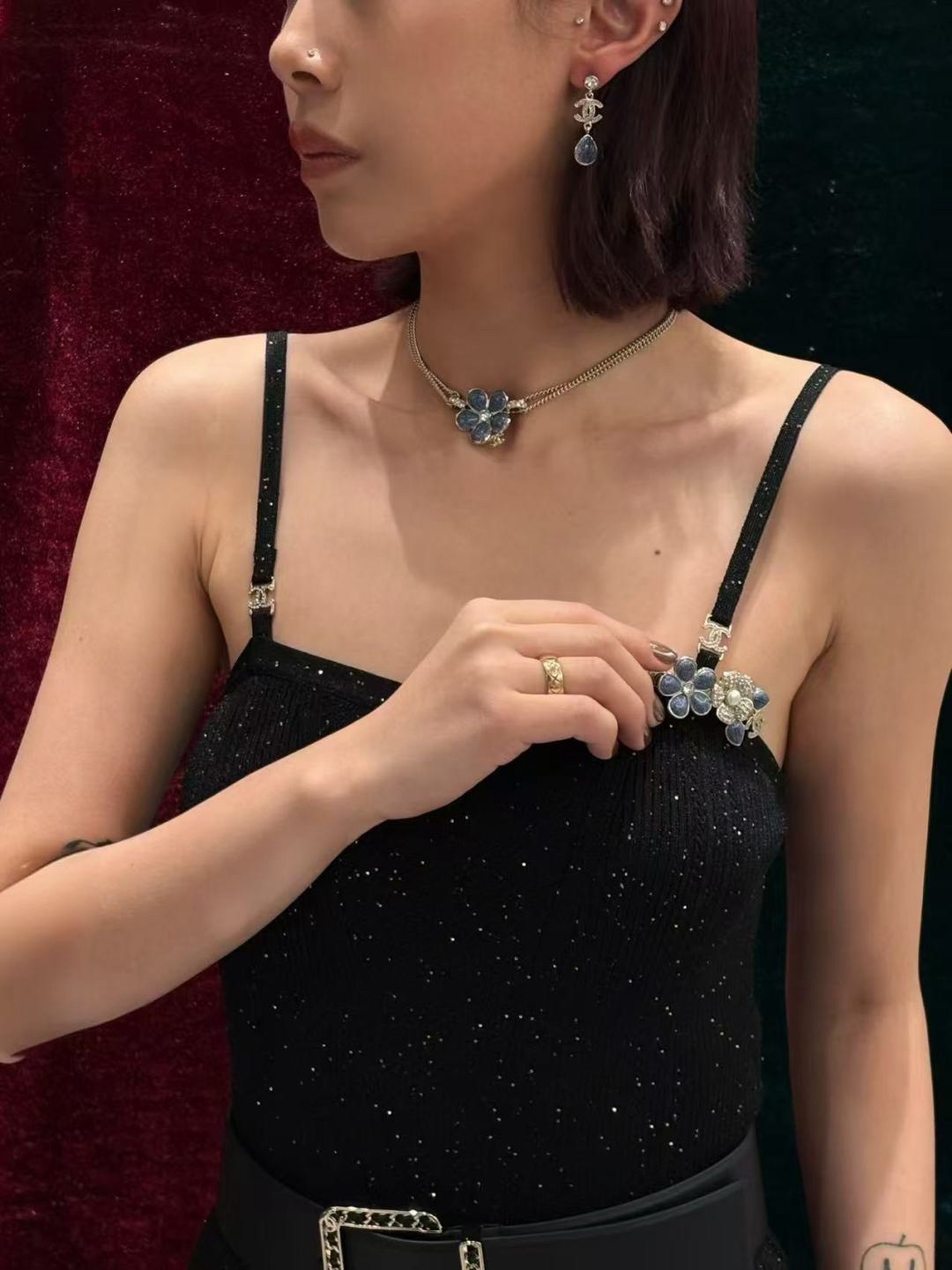 [TOP] CHANEL Earrings - Gold