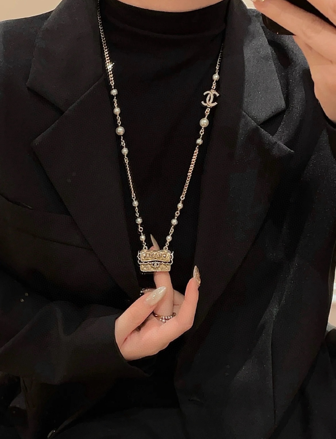 Chanel Bag Chanel CC Diamond Bag Pearl Necklace View 2 | Nigo Office