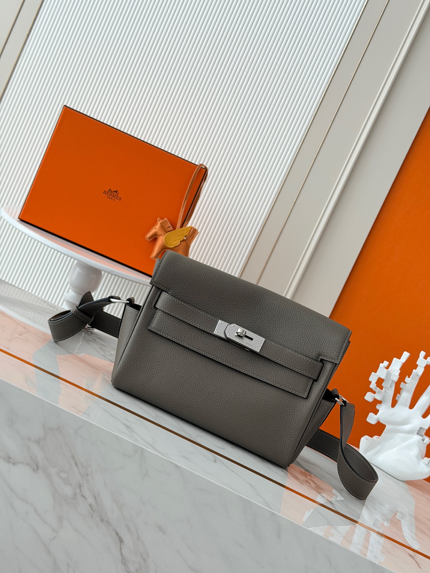 [TOP] HERMES Kelly Messenger Bag 25cm - Etain & SHW - 711 Luxury