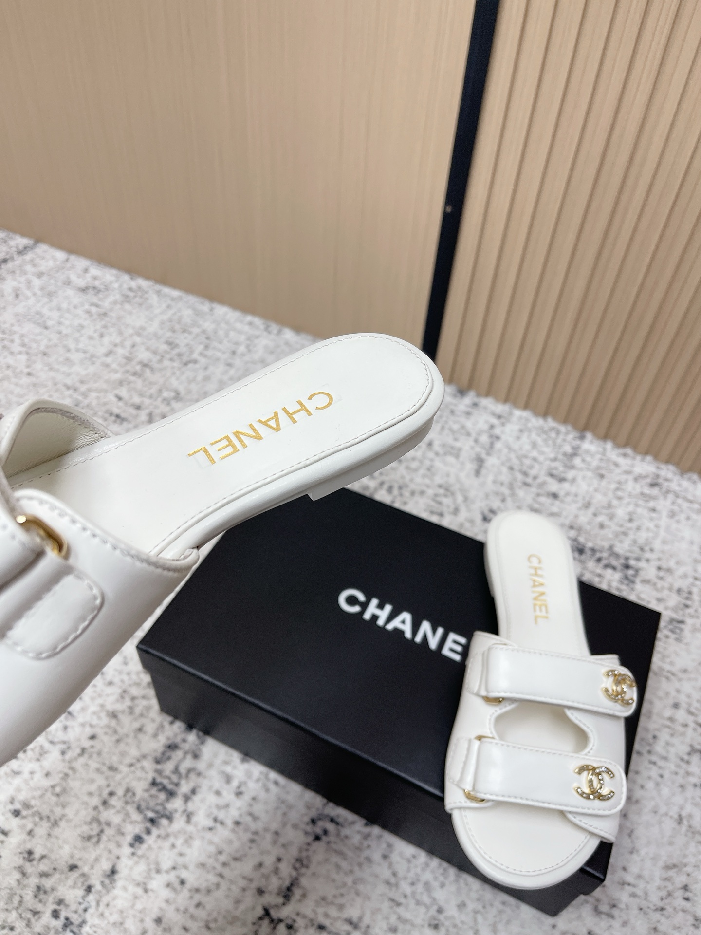 [TOP] CHANEL  Sandals - White