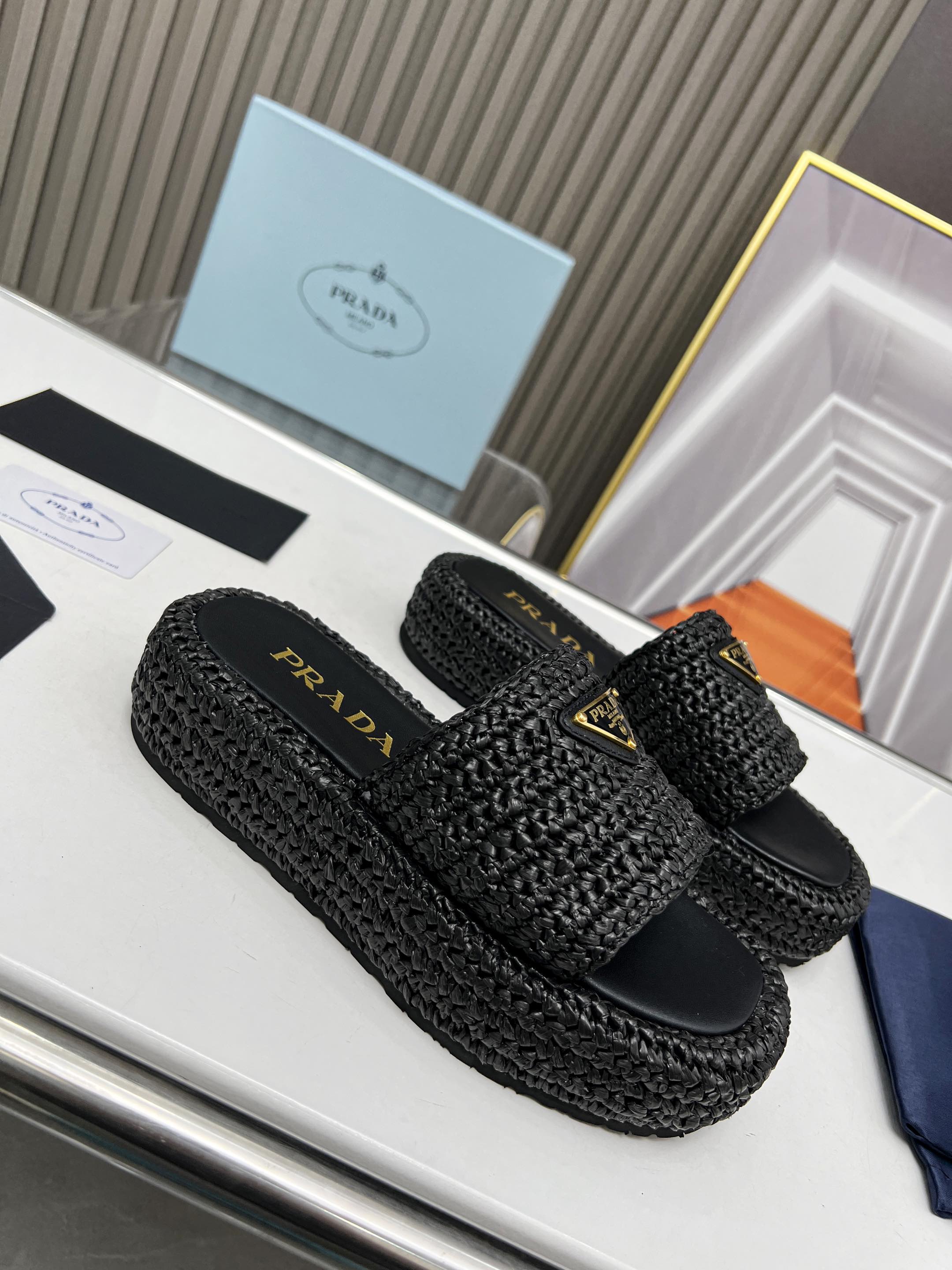 [TOP] PRADA  Platform Sandals - Black