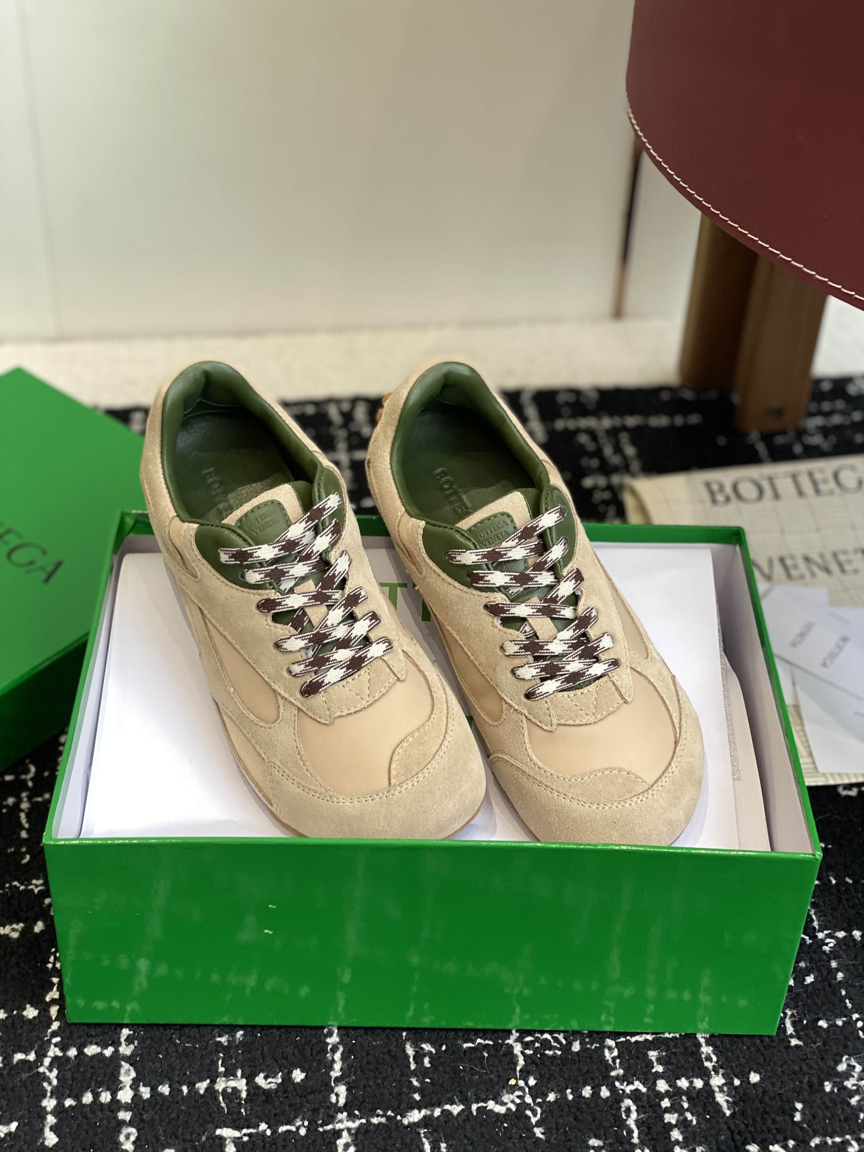 Bottega Veneta  25ss New Arrival - Forrest Gump Shoes, German Training Sneakers