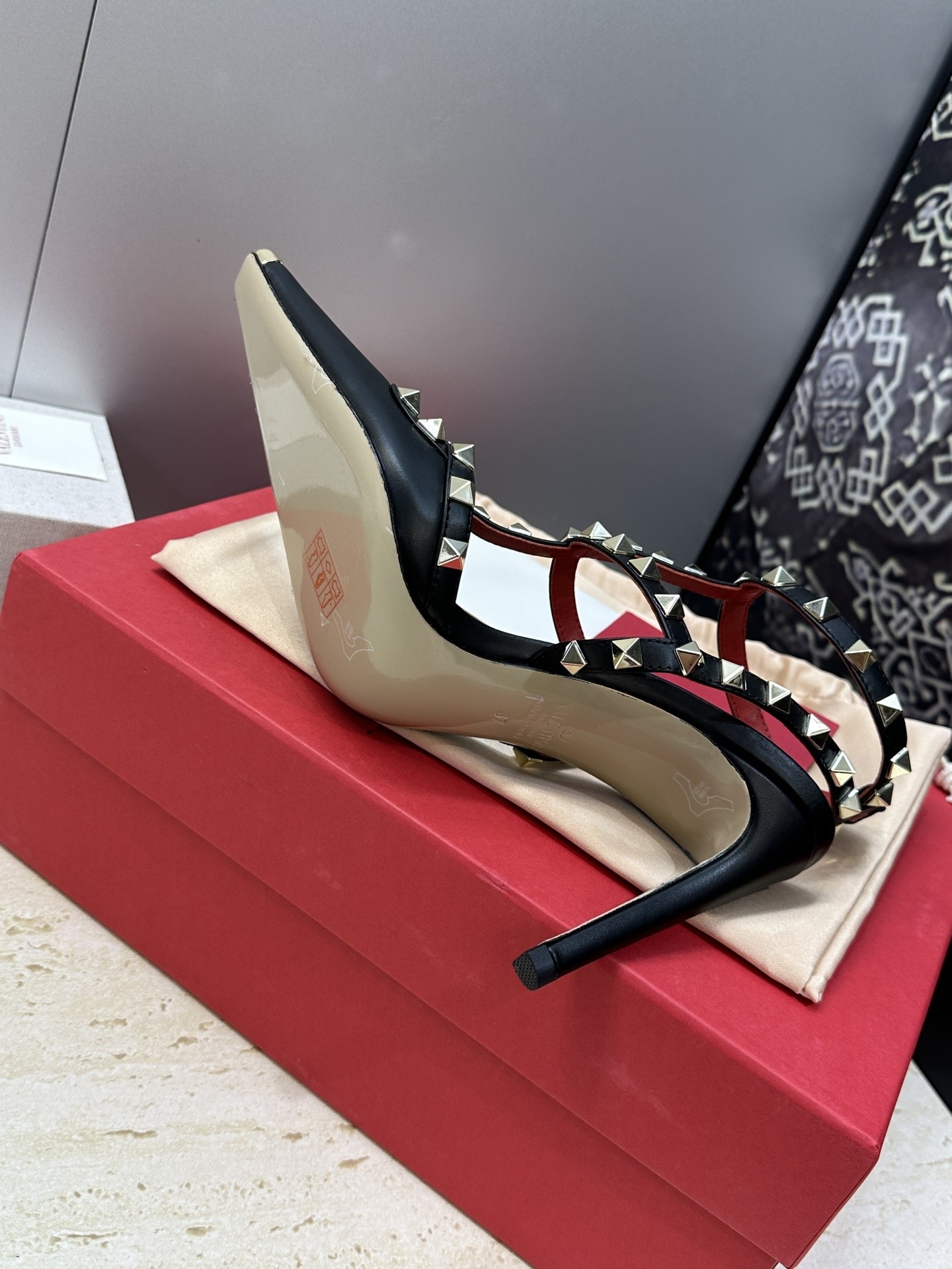 [TOP] VALENTINO High Heels Shoes  - Black - 711 Luxury