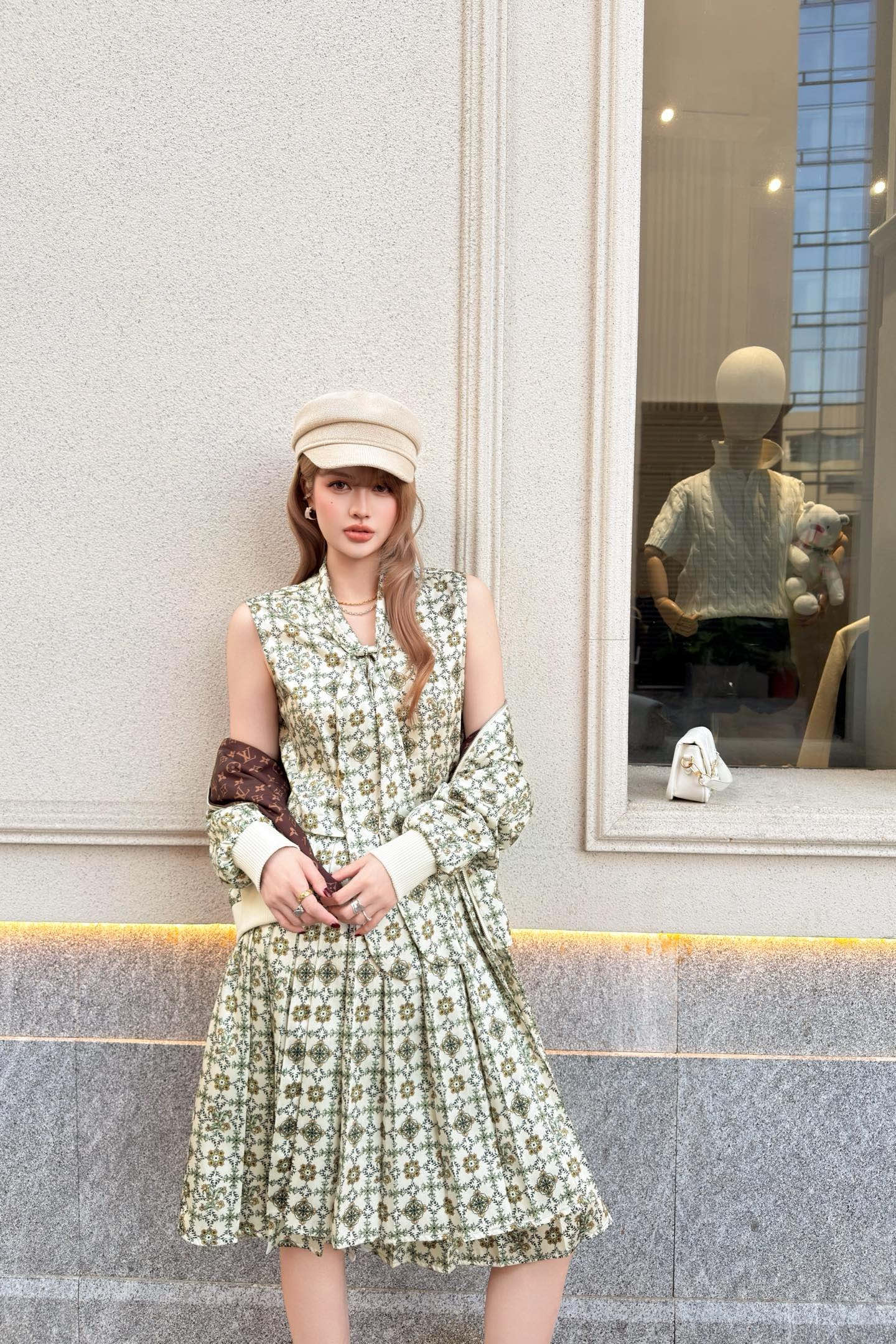 [TOP] Louis Vuitton LV Lavallière Blouse + Monogram Pleat Skirt