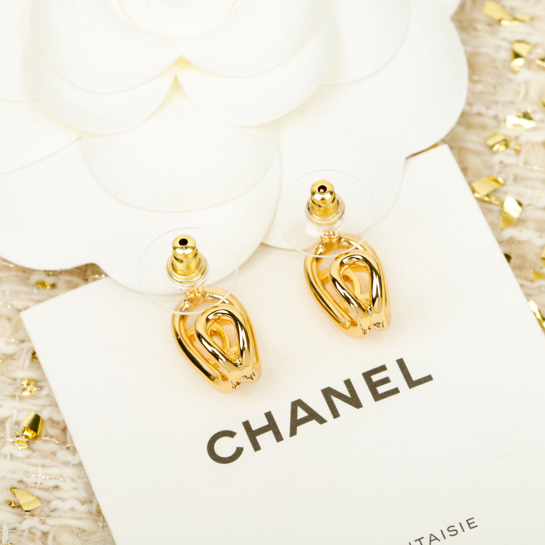 [TOP] CHANEL Earrings - Gold