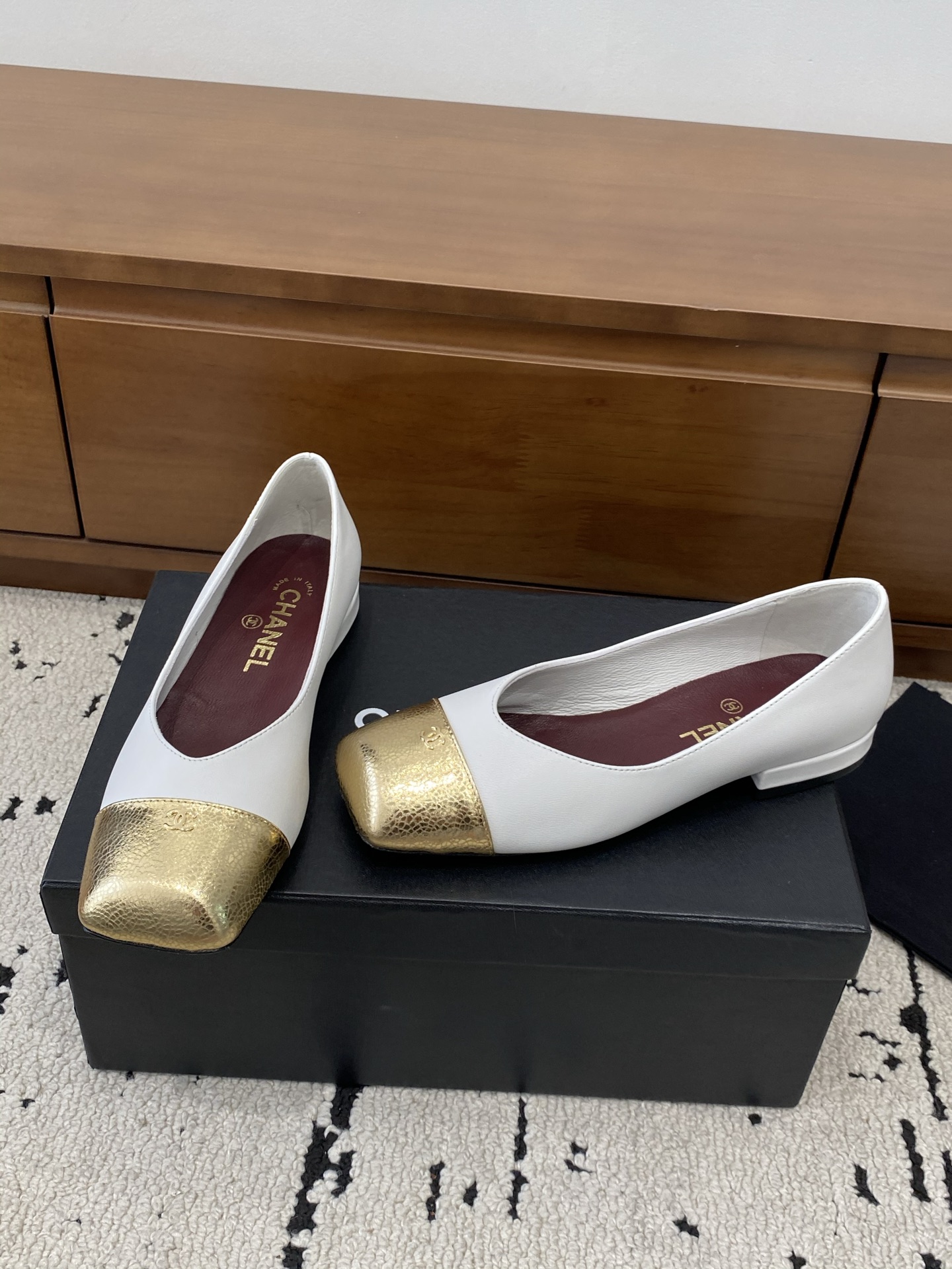 [TOP] CHANEL Flats - White - 711 Luxury
