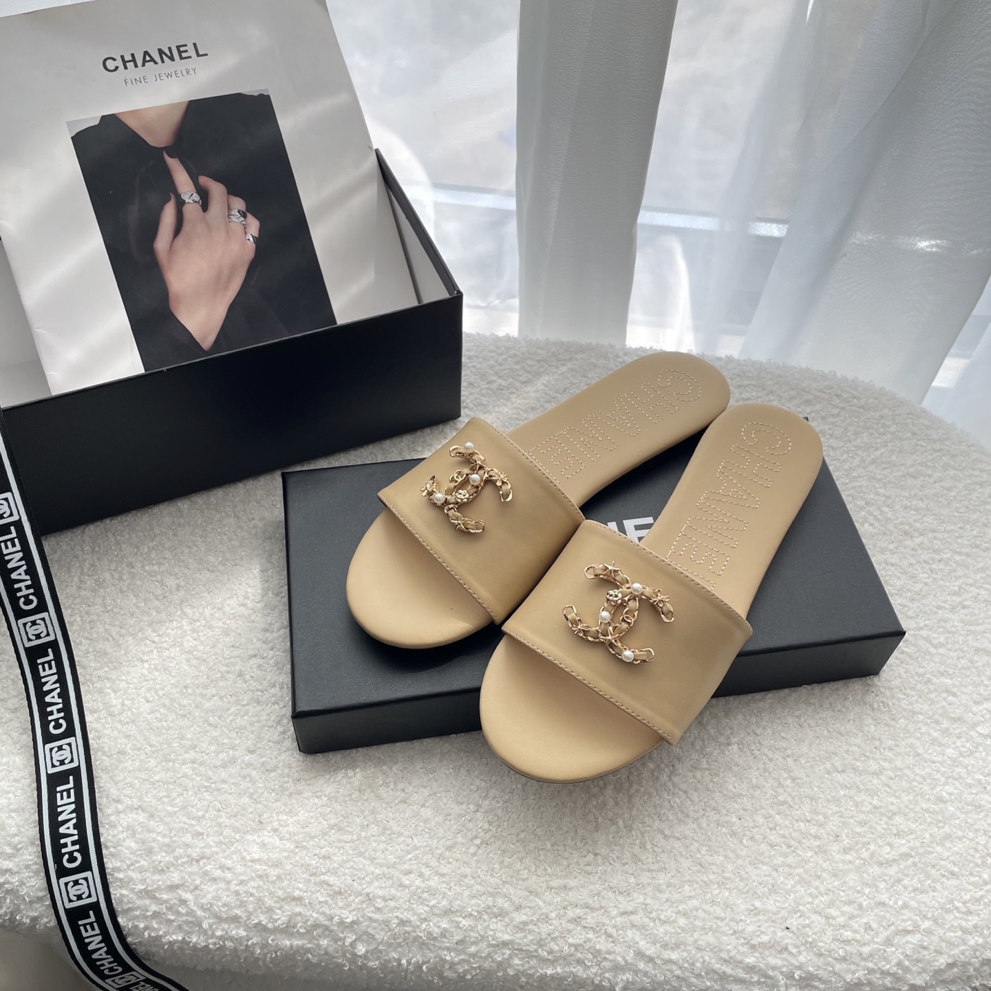 [TOP] CHANEL Flat Sandals - Khaki